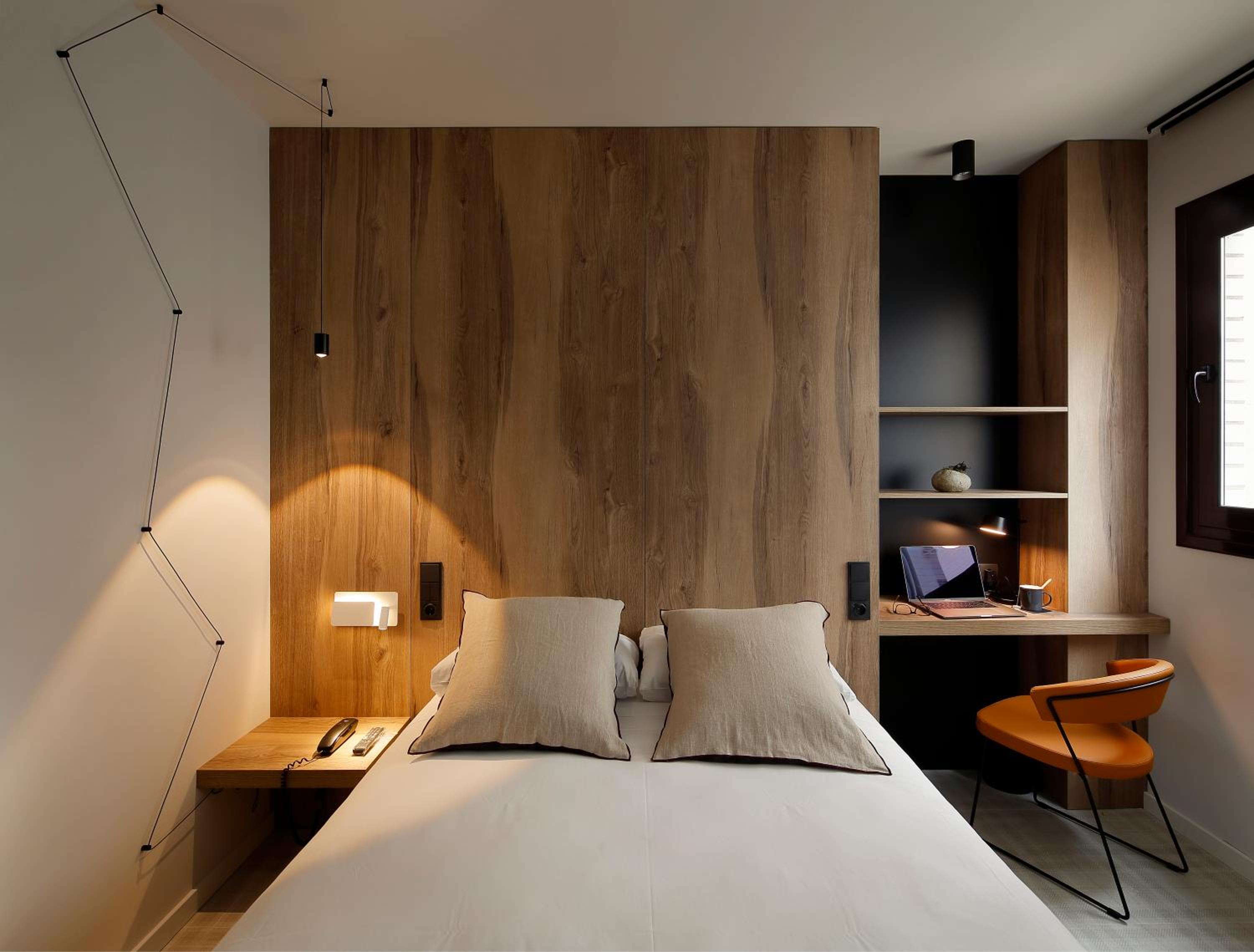 Standard Double or Twin Room - Photo 9