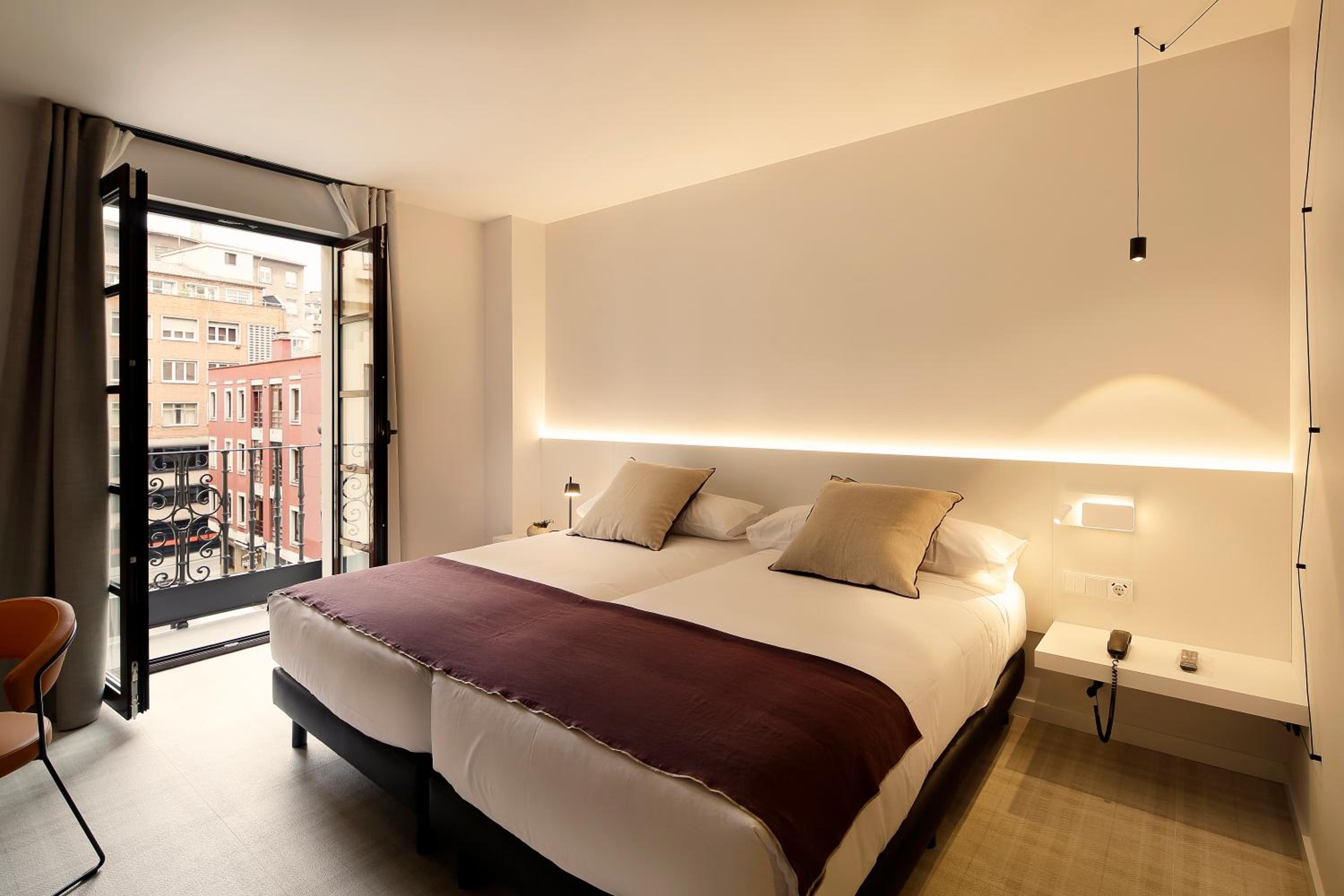 Standard Double or Twin Room - Photo 13