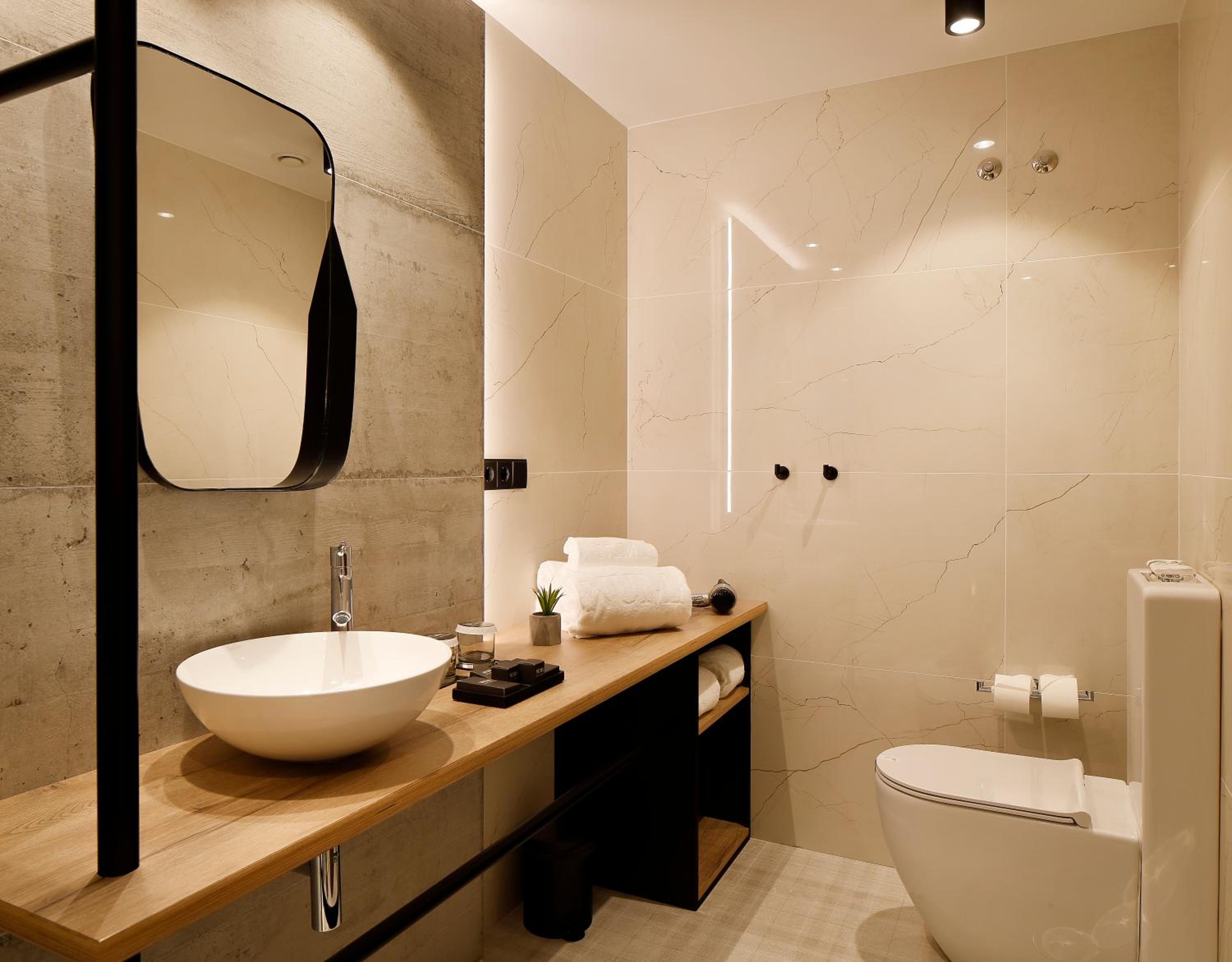 Standard Double or Twin Room - Photo 6