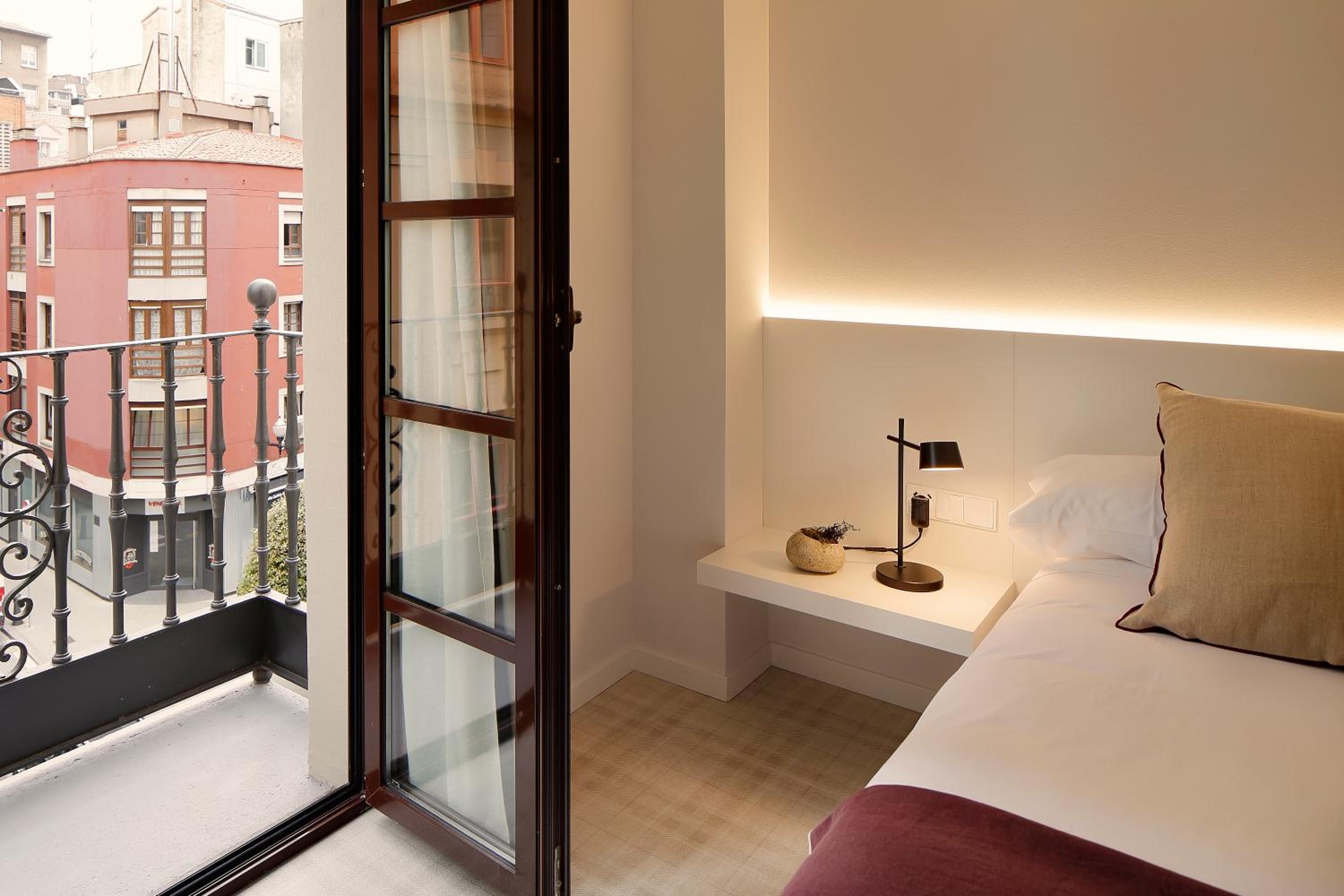 Standard Double or Twin Room - Photo 17
