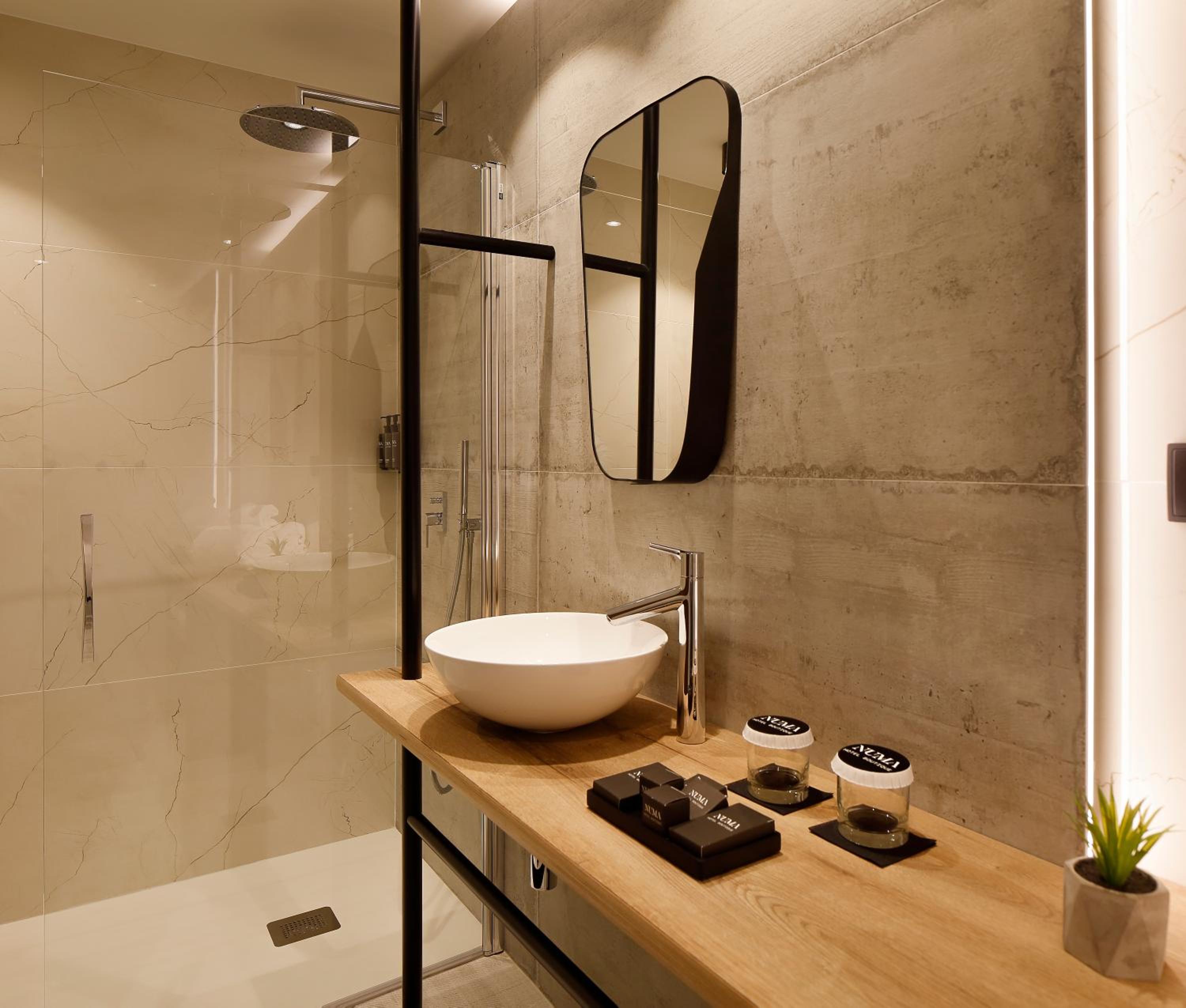 Standard Double or Twin Room - Photo 5