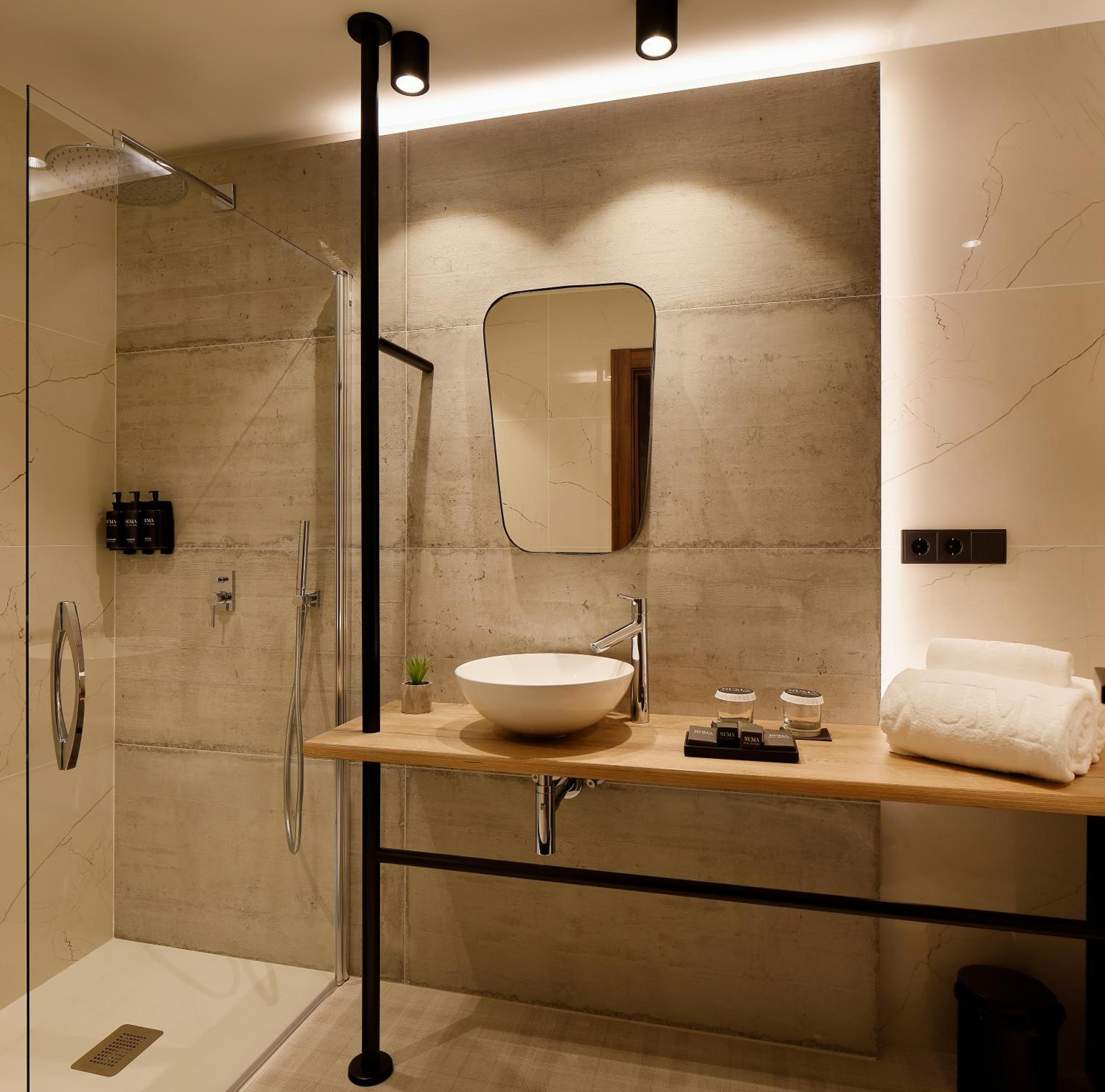 Standard Double or Twin Room - Photo 4
