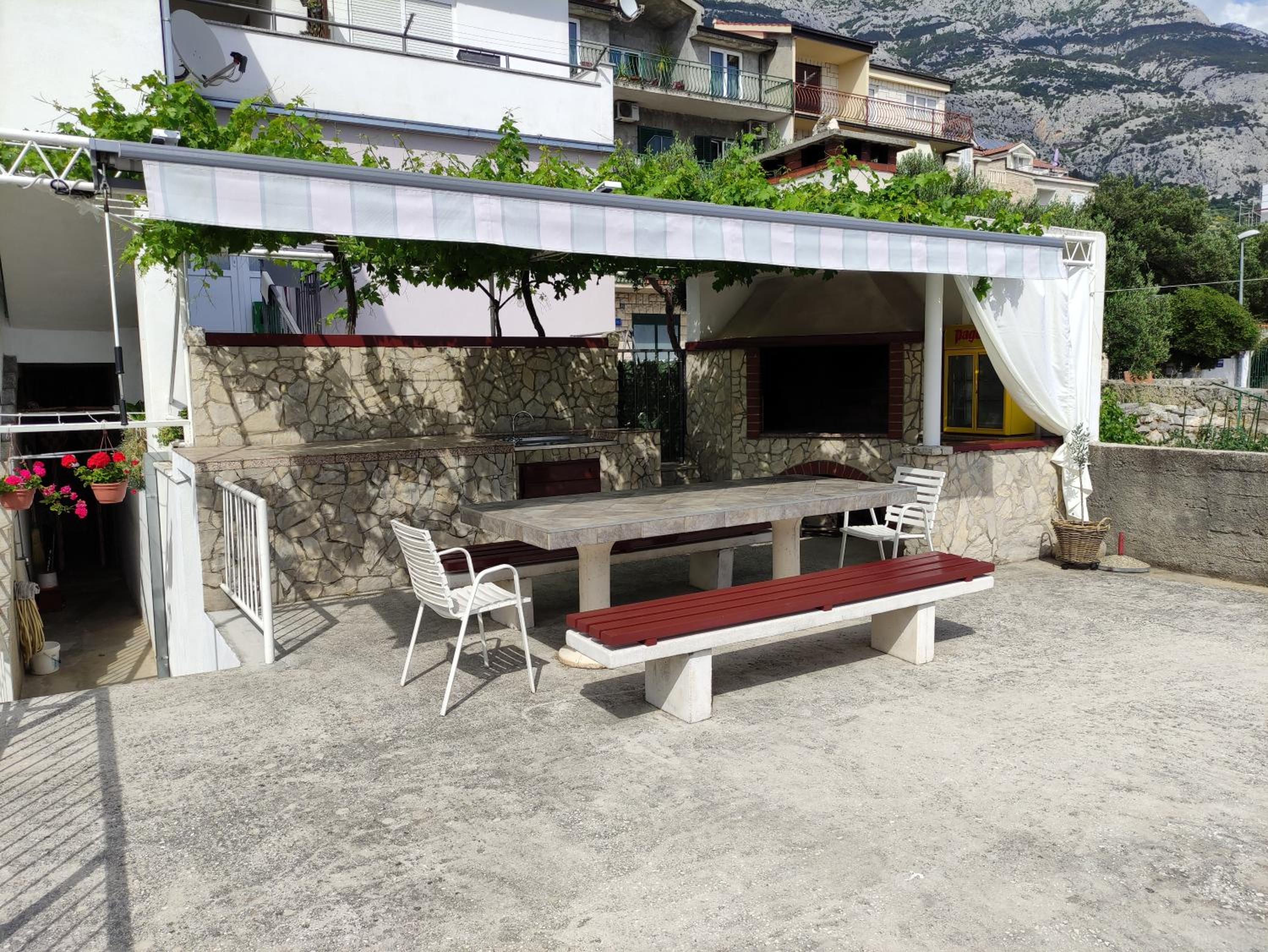 Apartment with Terrace - Photo 28