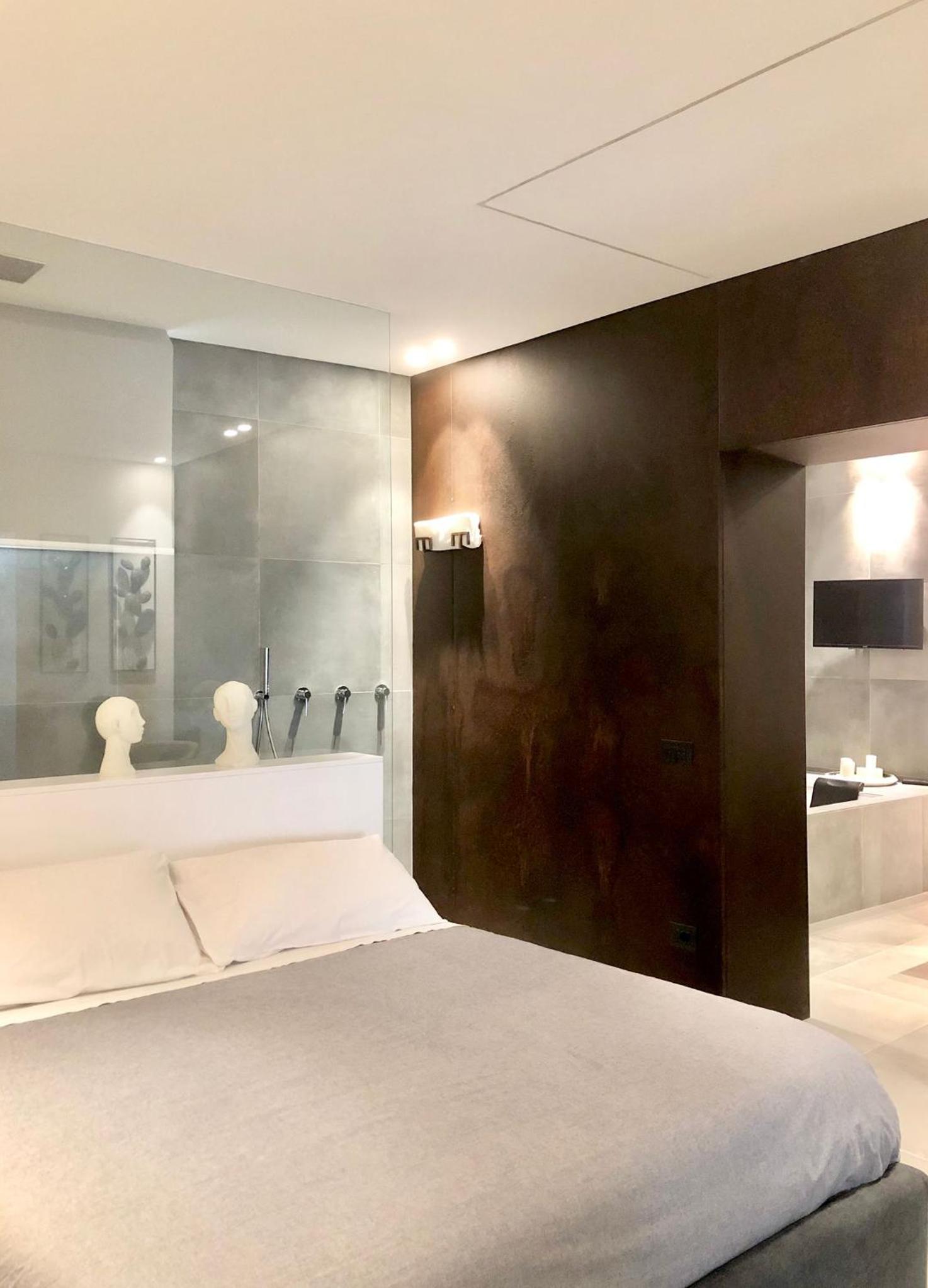 One-Bedroom Apartment - Photo 1