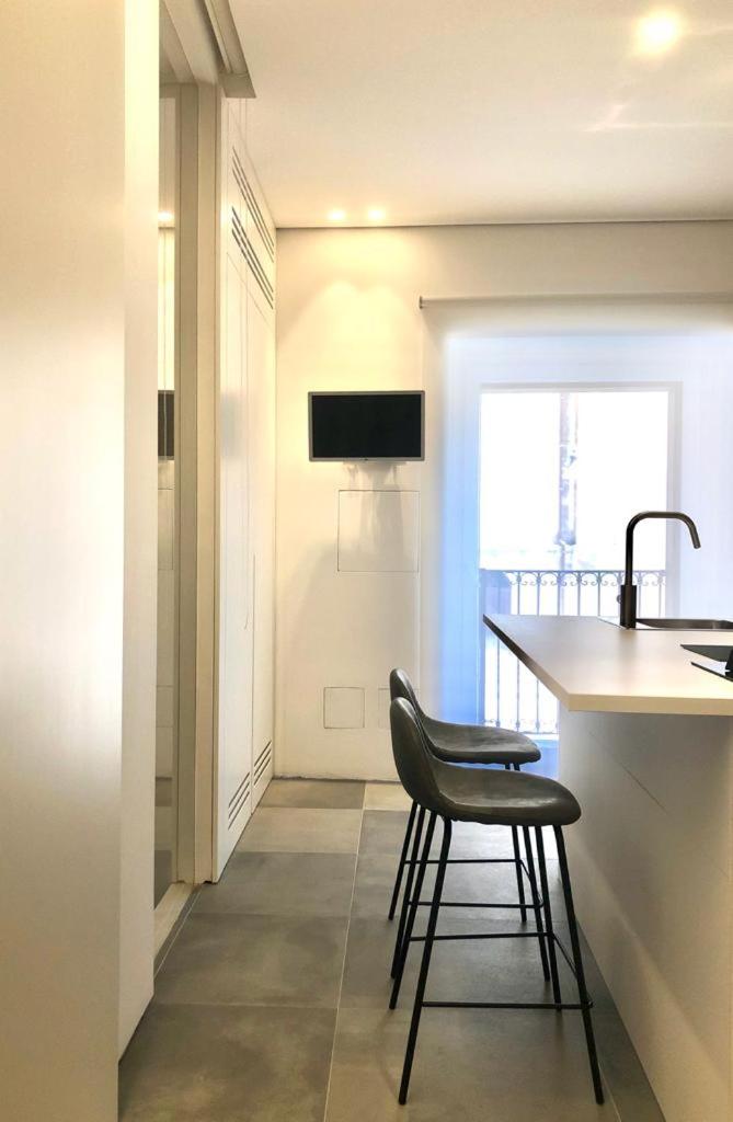 One-Bedroom Apartment - Photo 2