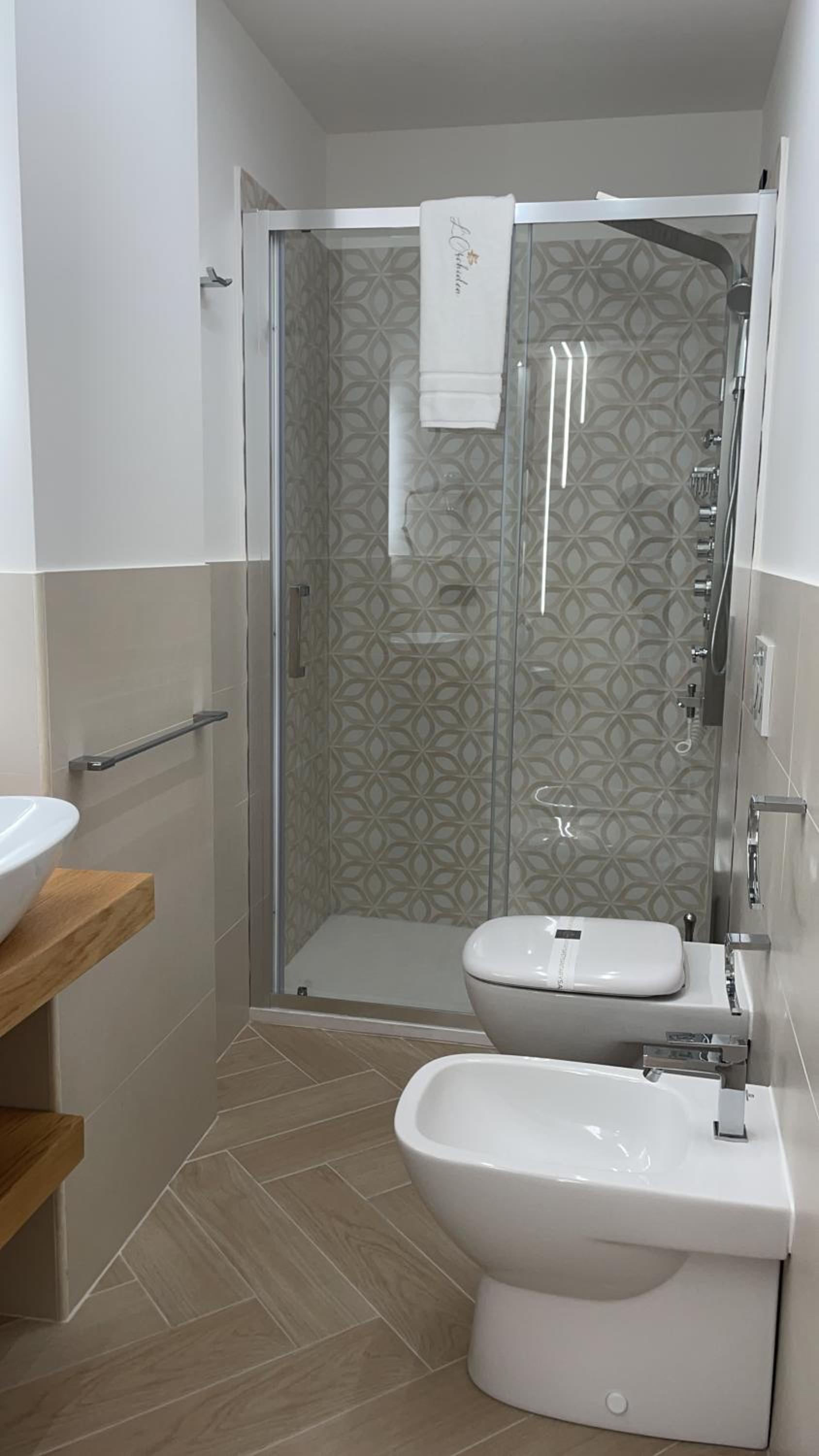 Suite with Balcony - Photo 35