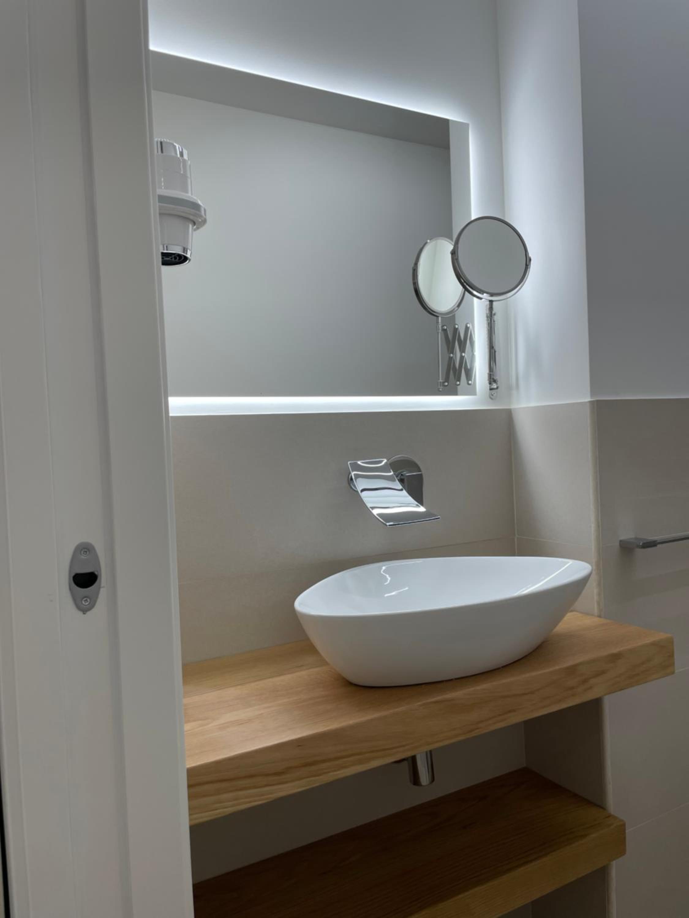 Suite with Balcony - Photo 34
