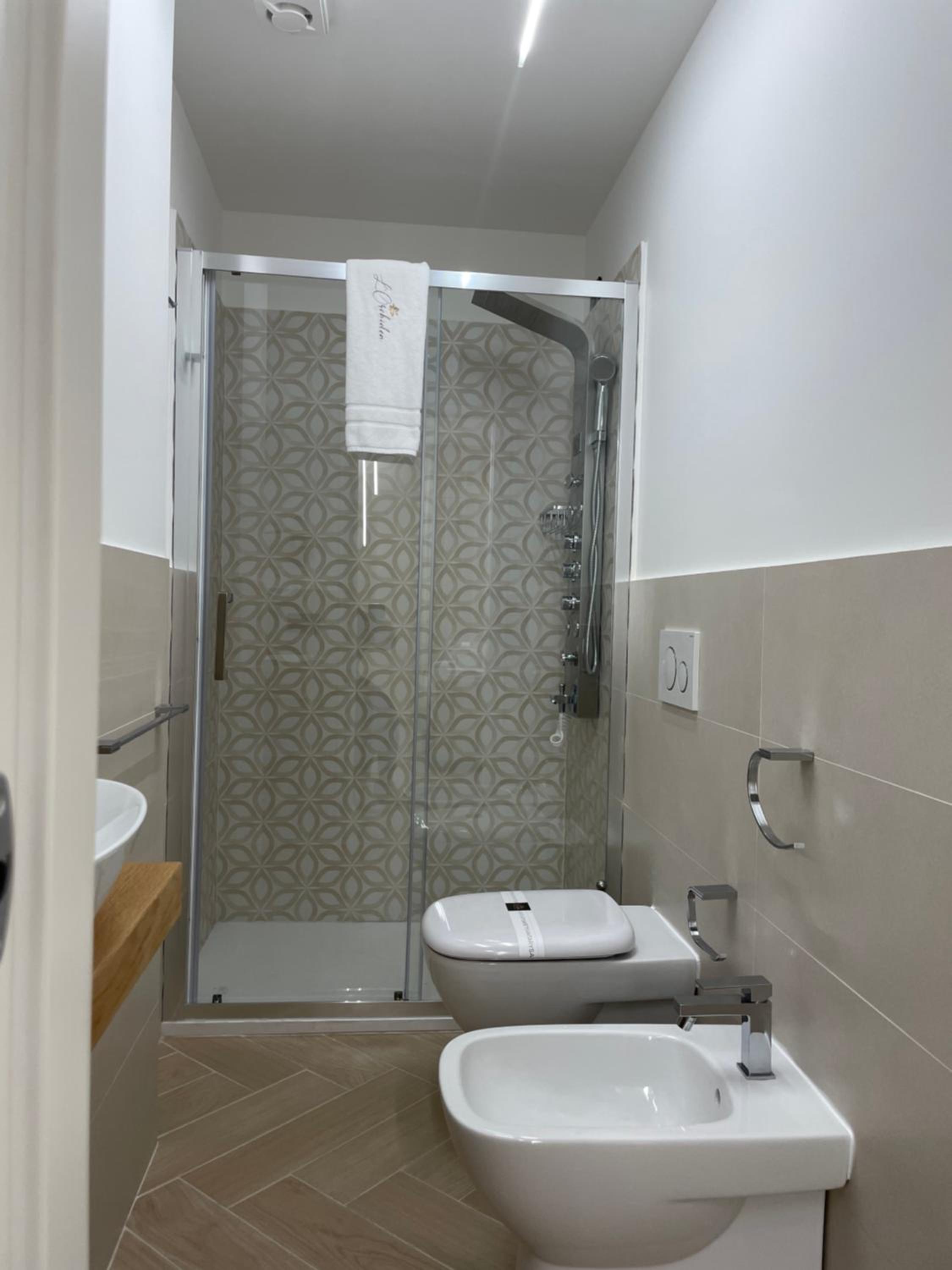 Suite with Balcony - Photo 25