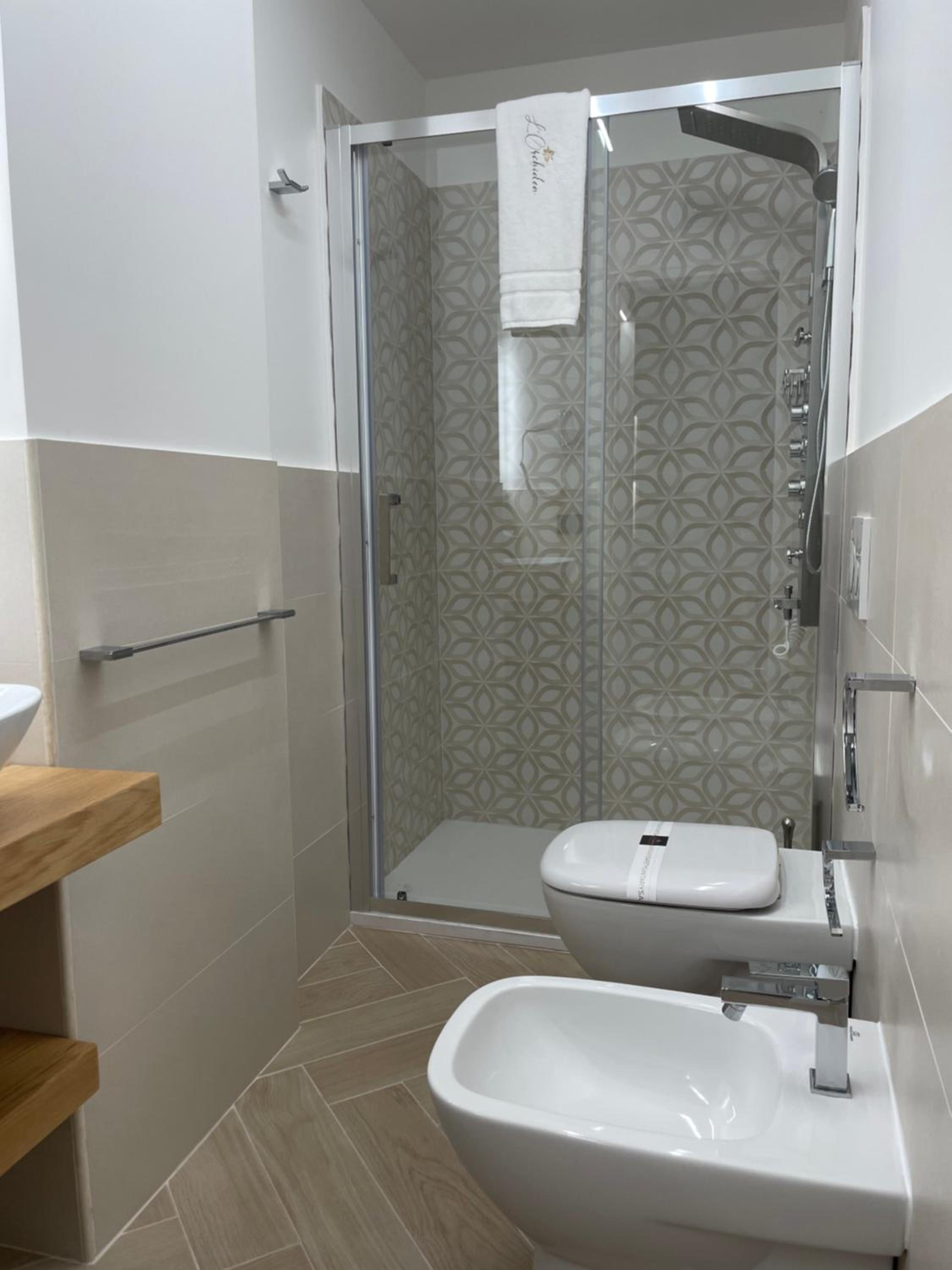Suite with Balcony - Photo 31