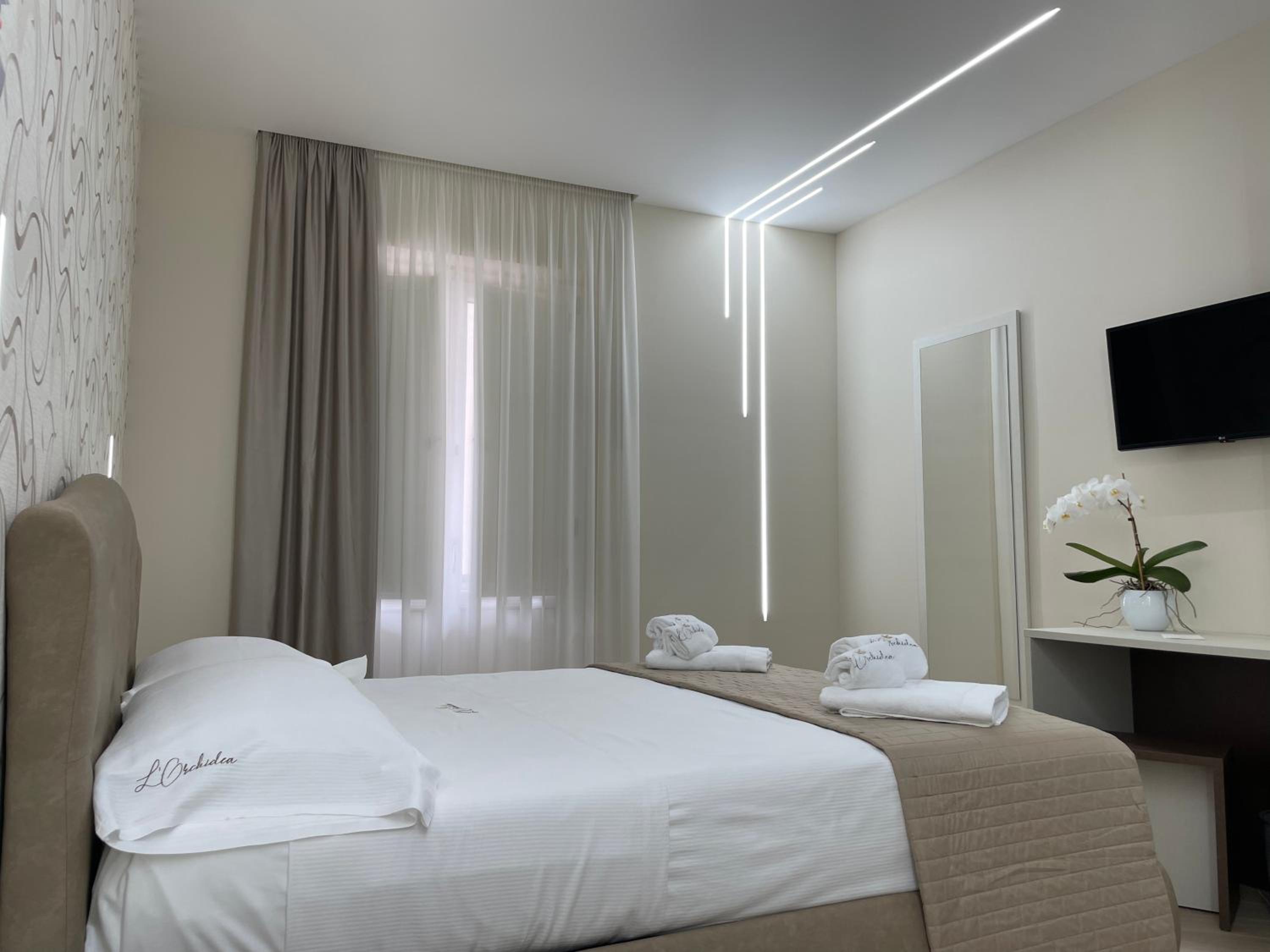 Suite with Balcony - Photo 10