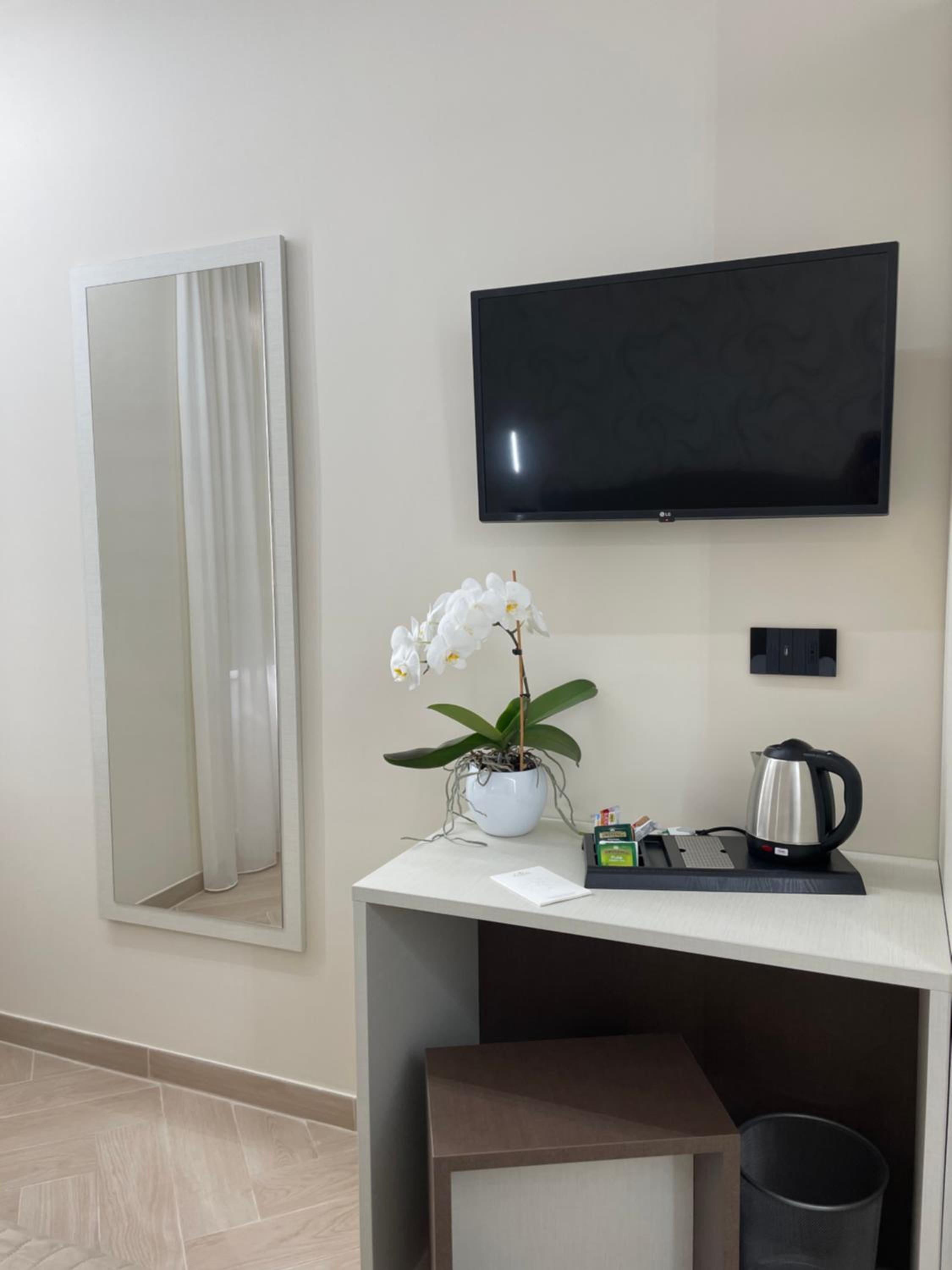 Suite with Balcony - Photo 4