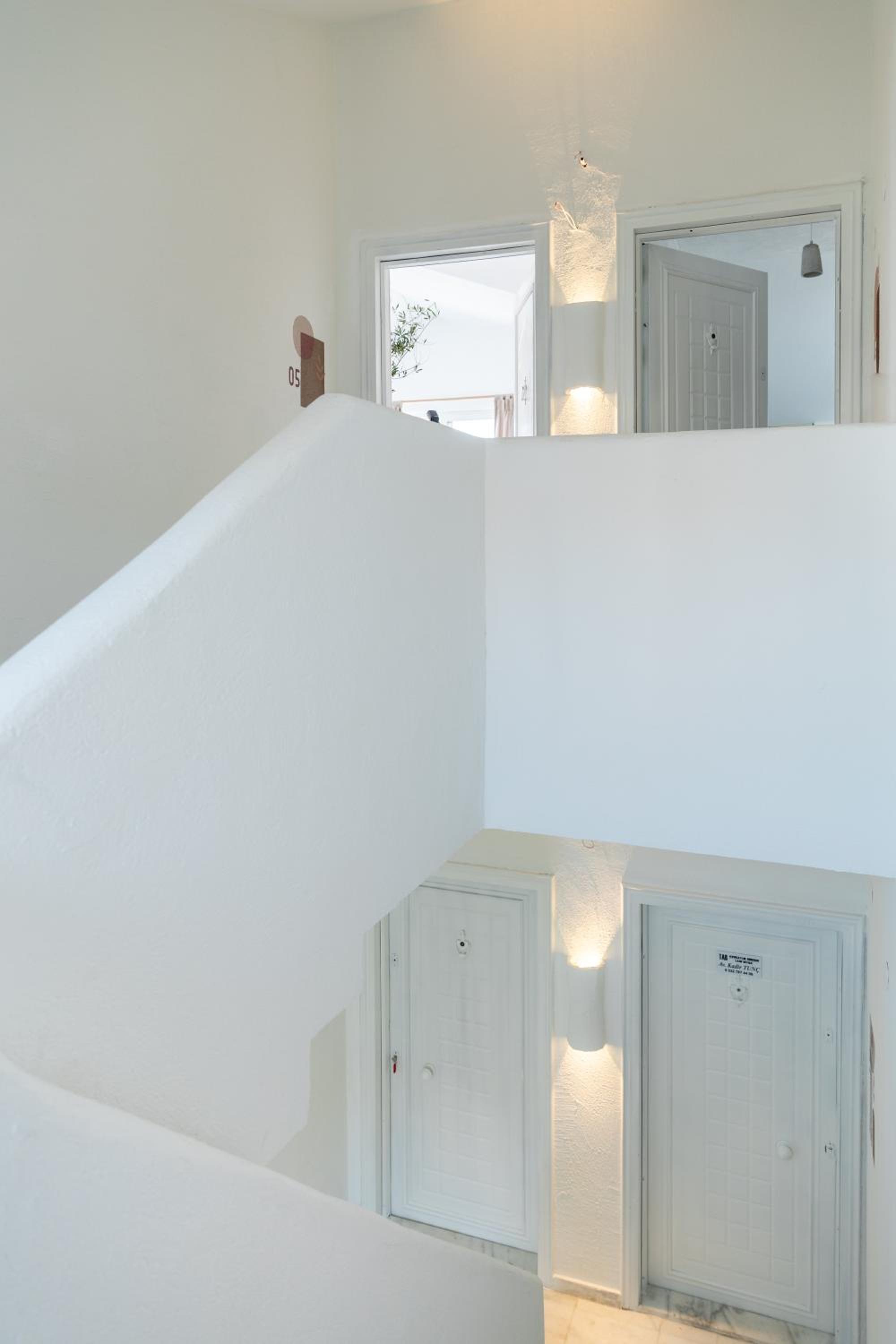 Apartment with Terrace - Photo 4