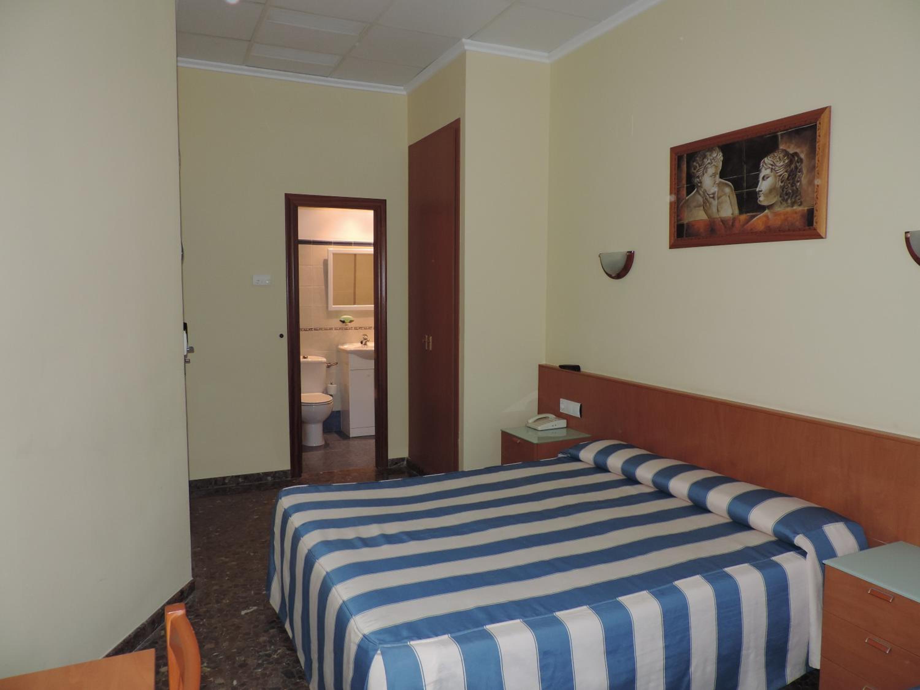 Double or Twin Room - Photo 16