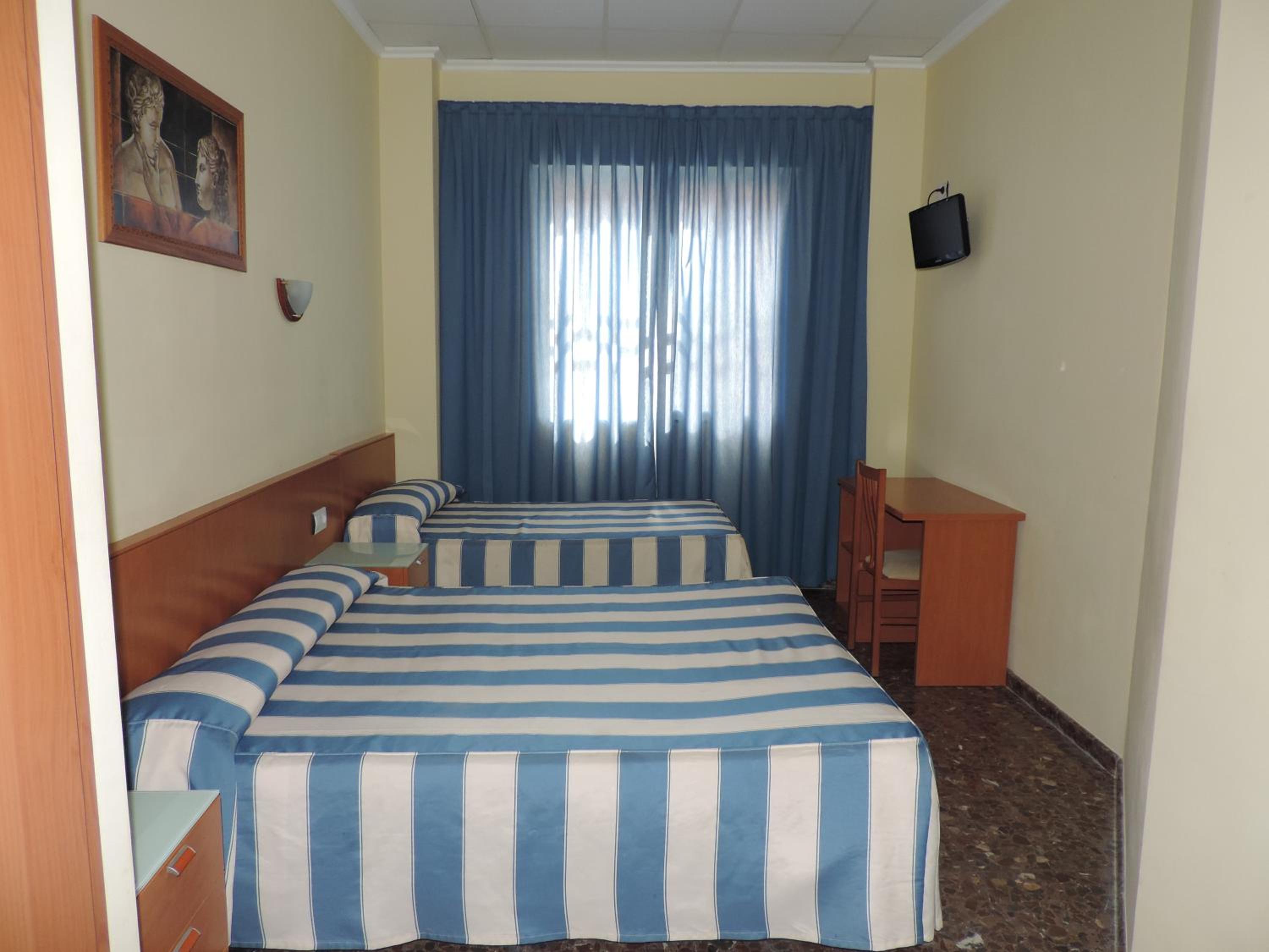 Double or Twin Room - Photo 17