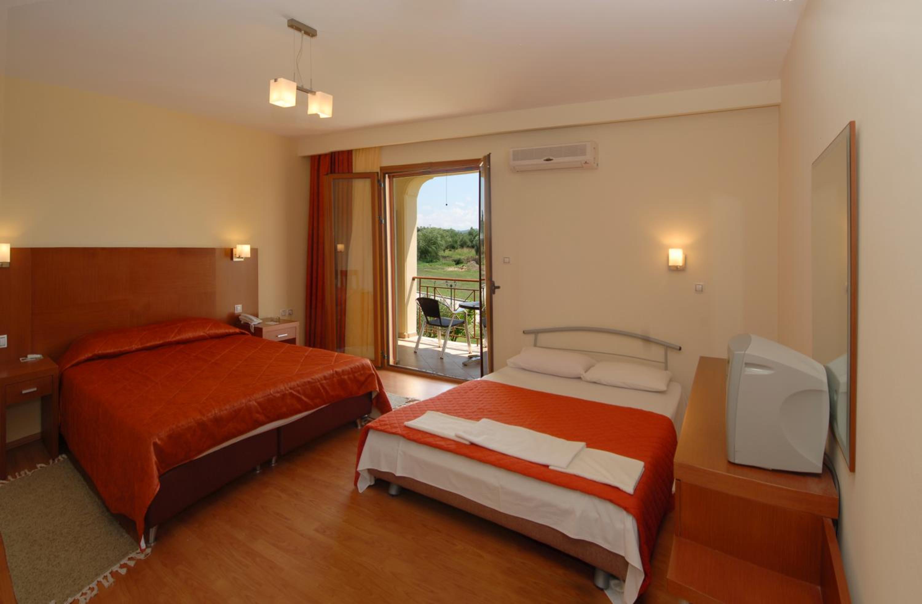 Family Room (2 Adults + 2 Children)