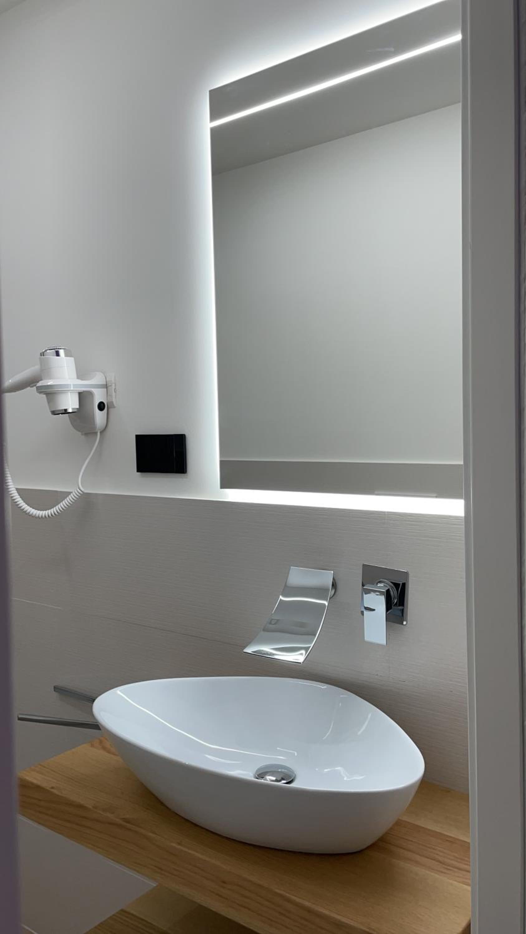 Superior King Suite - Photo 16
