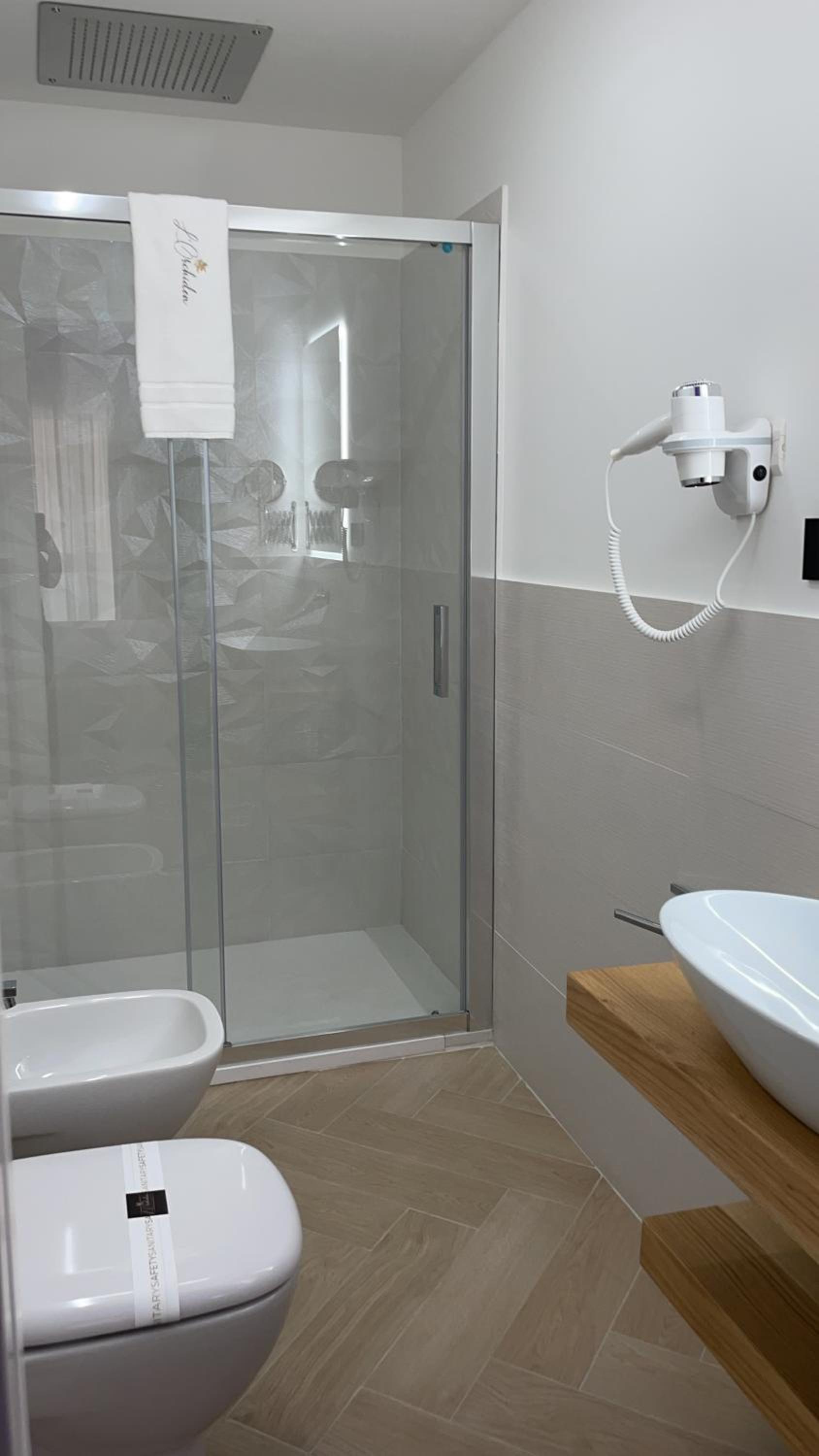 Superior King Suite - Photo 15