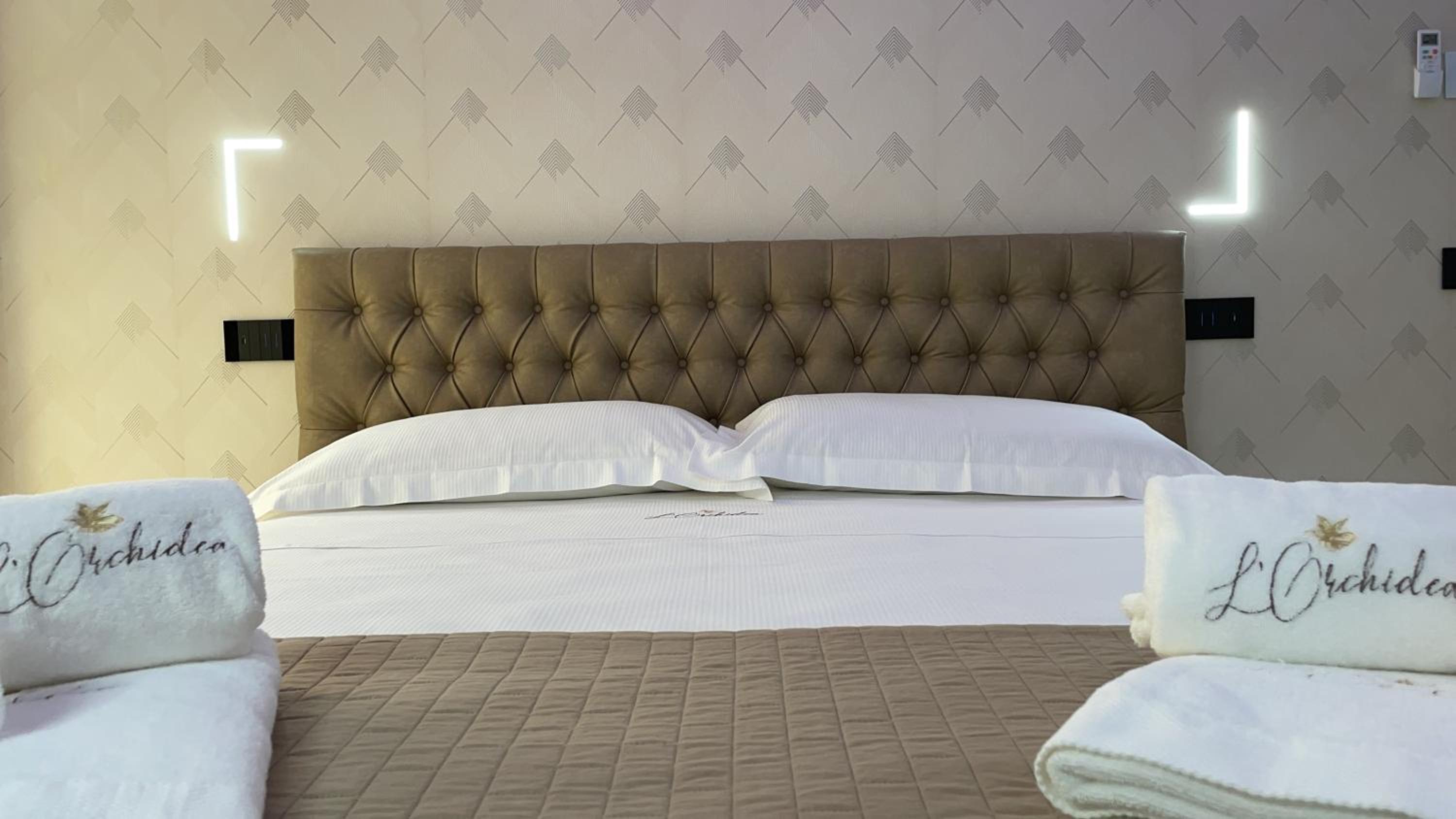 Superior King Suite - Photo 7