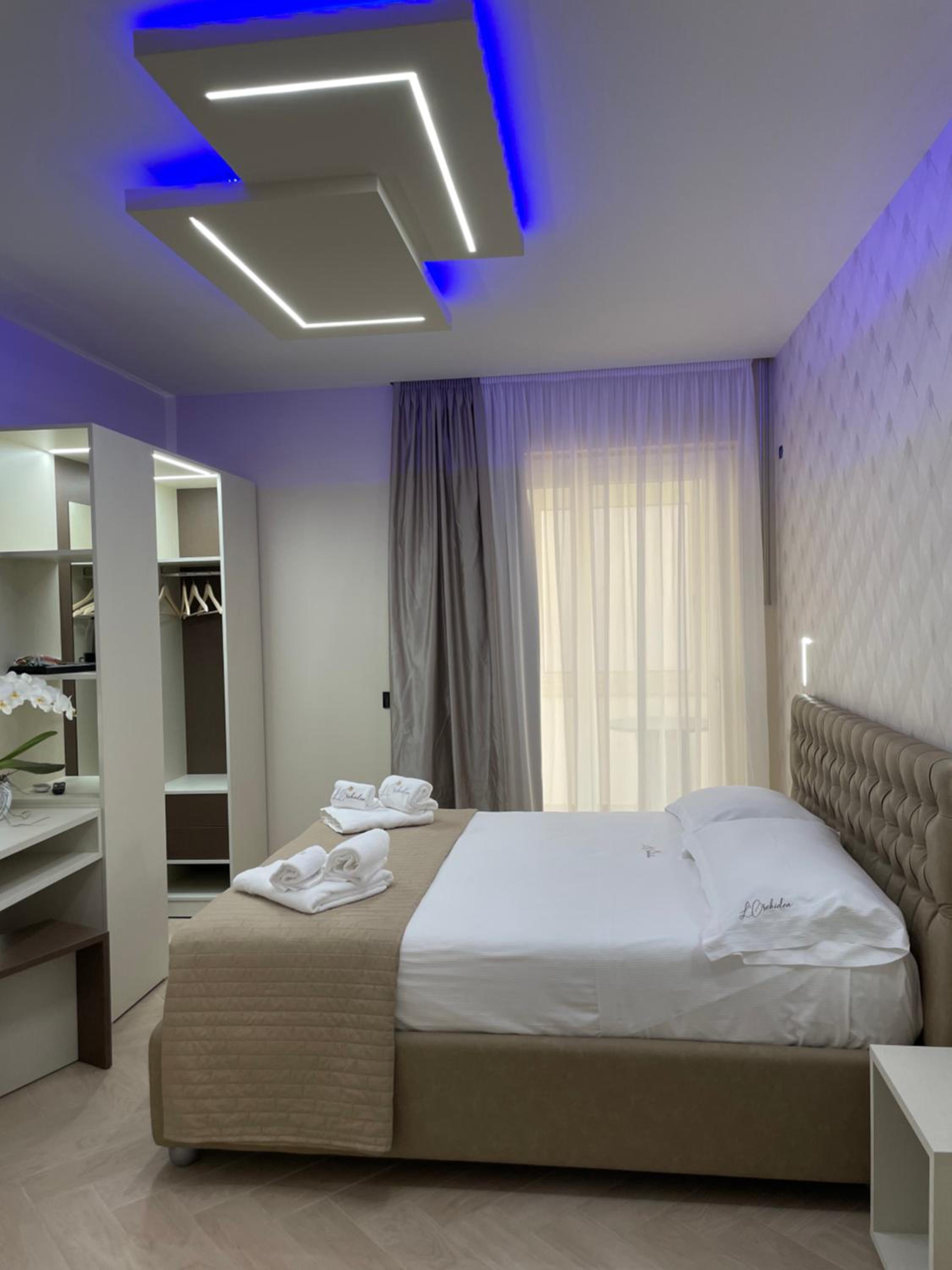 Superior King Suite - Photo 11