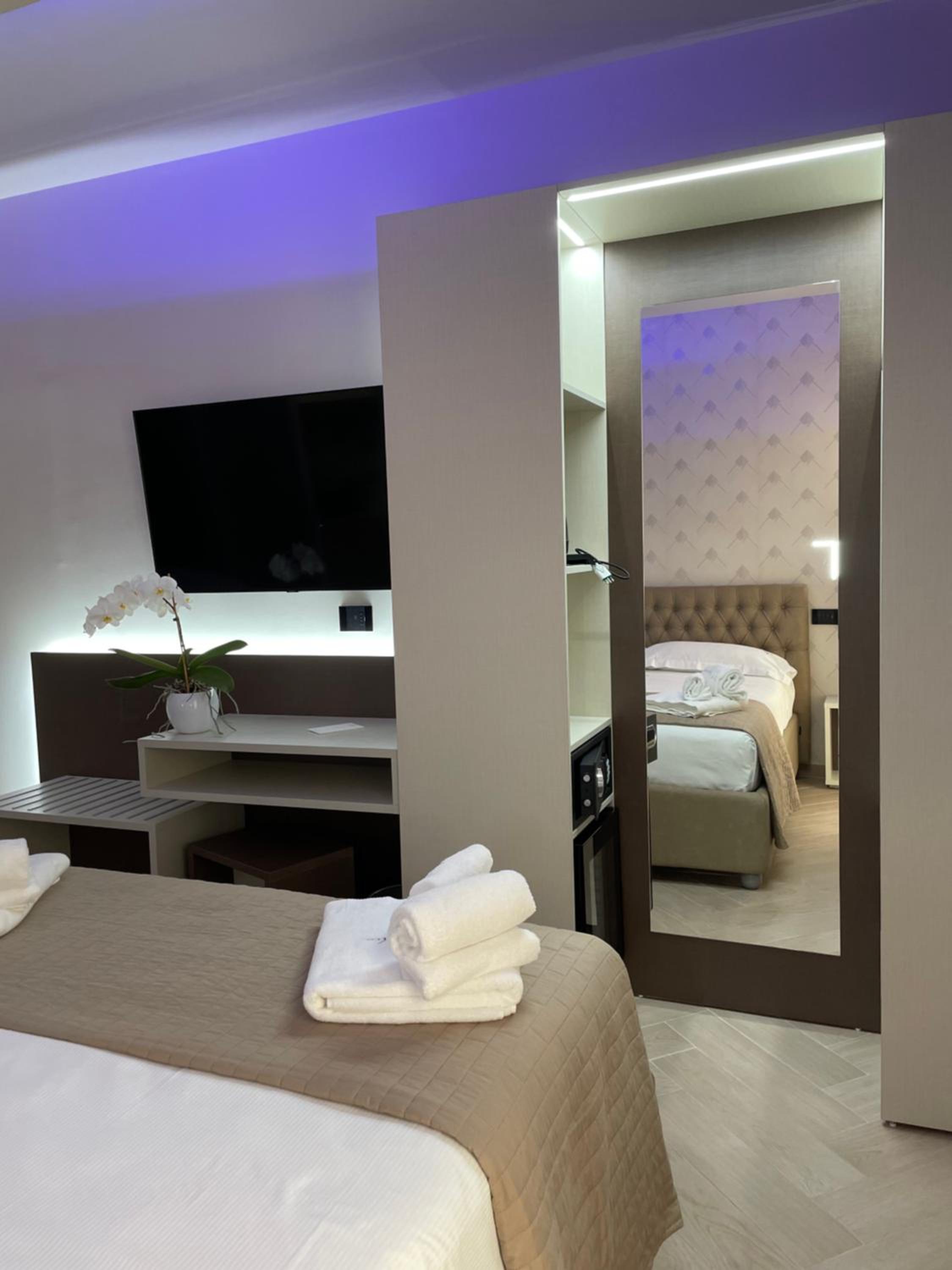Superior King Suite - Photo 10