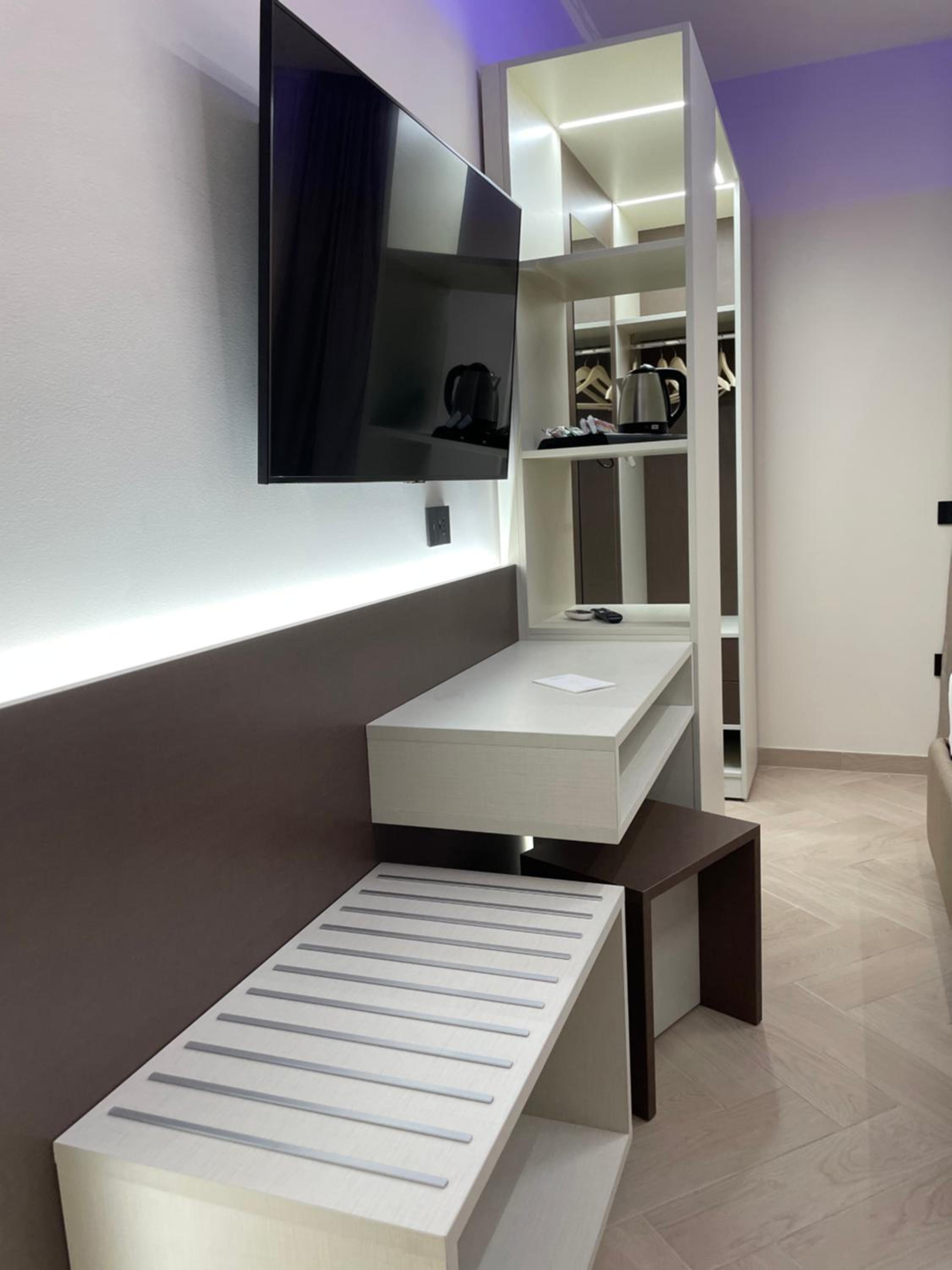 Superior King Suite - Photo 9