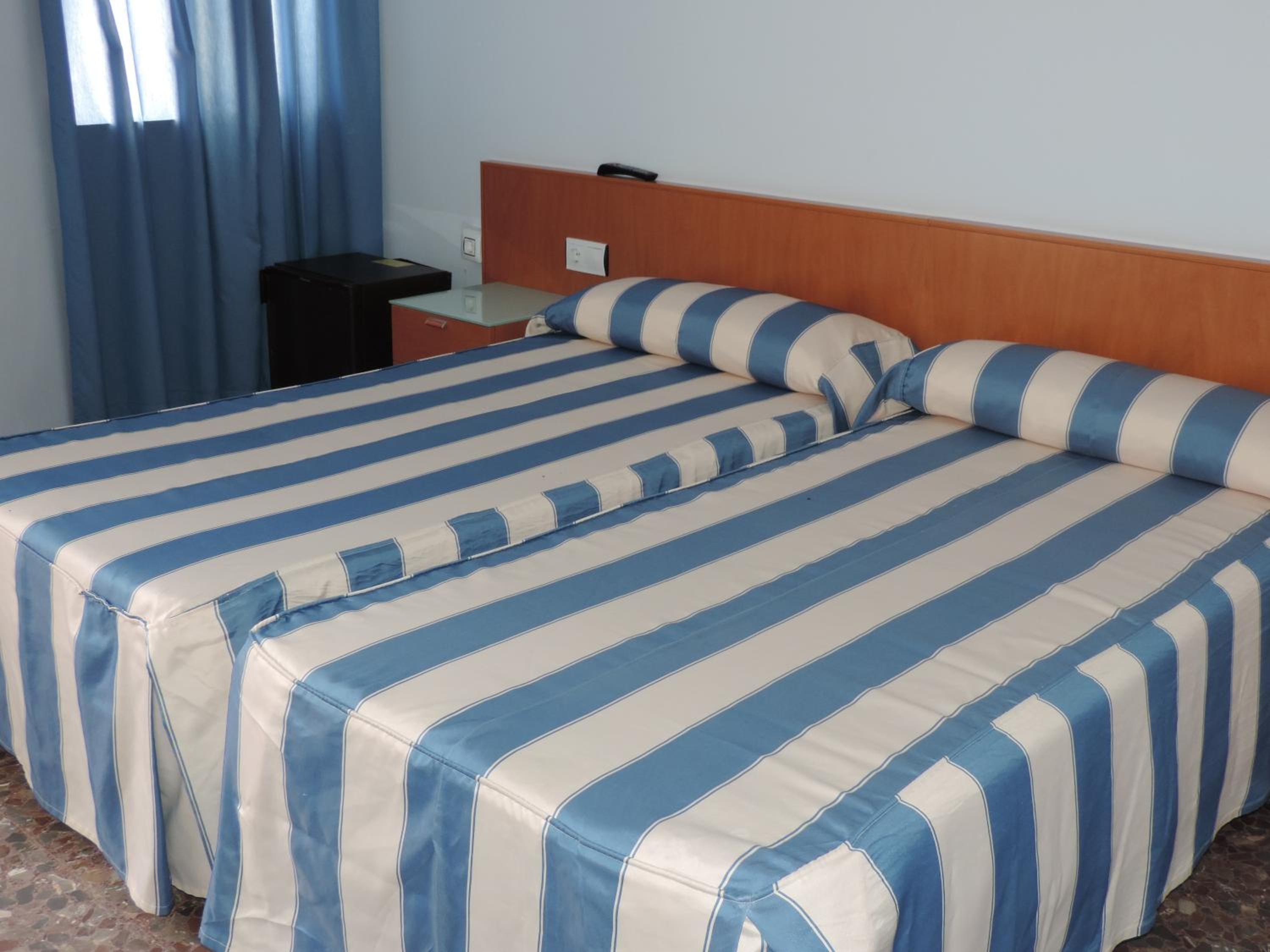 Double or Twin Room - Photo 15