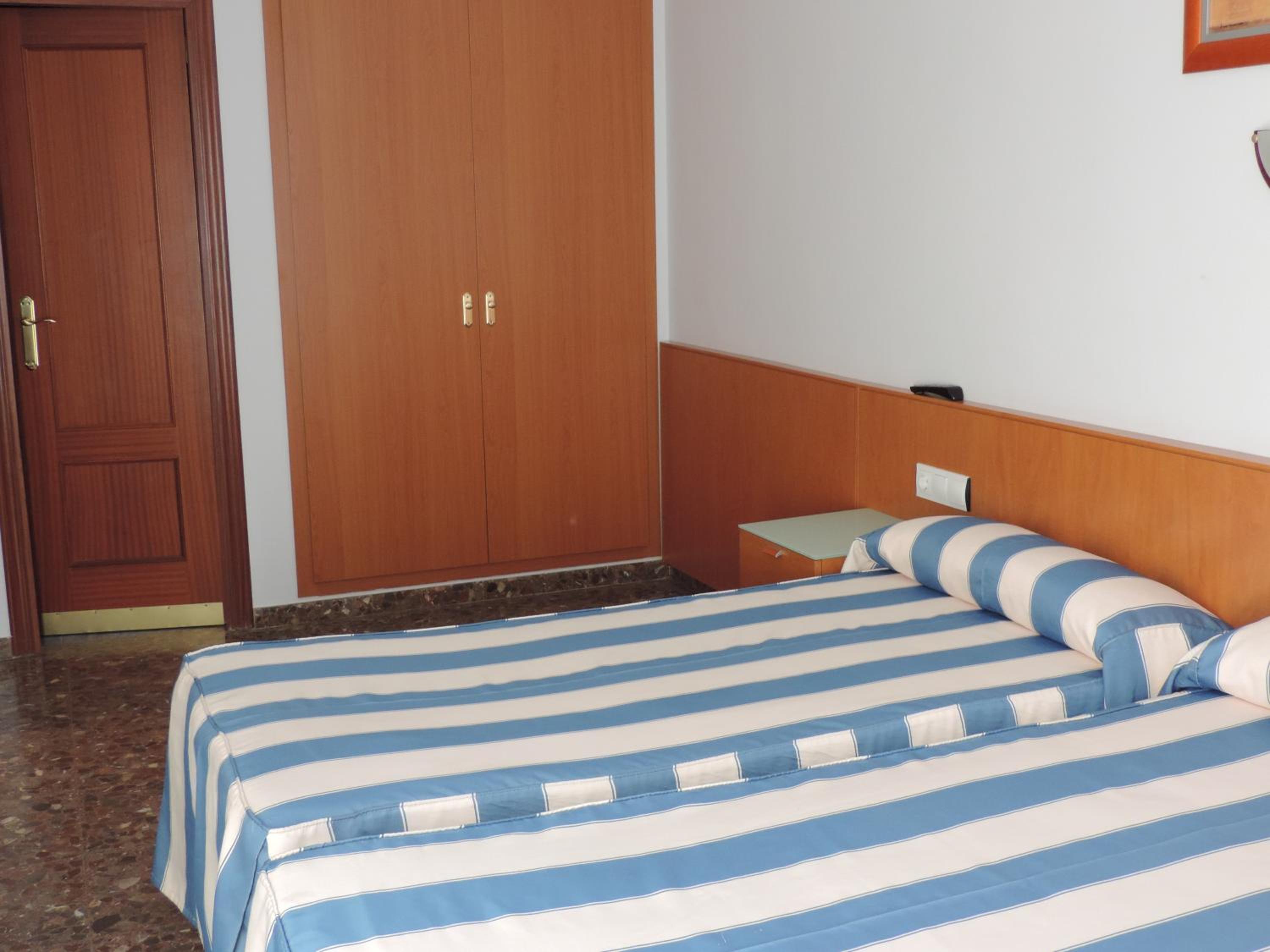 Double or Twin Room - Photo 5
