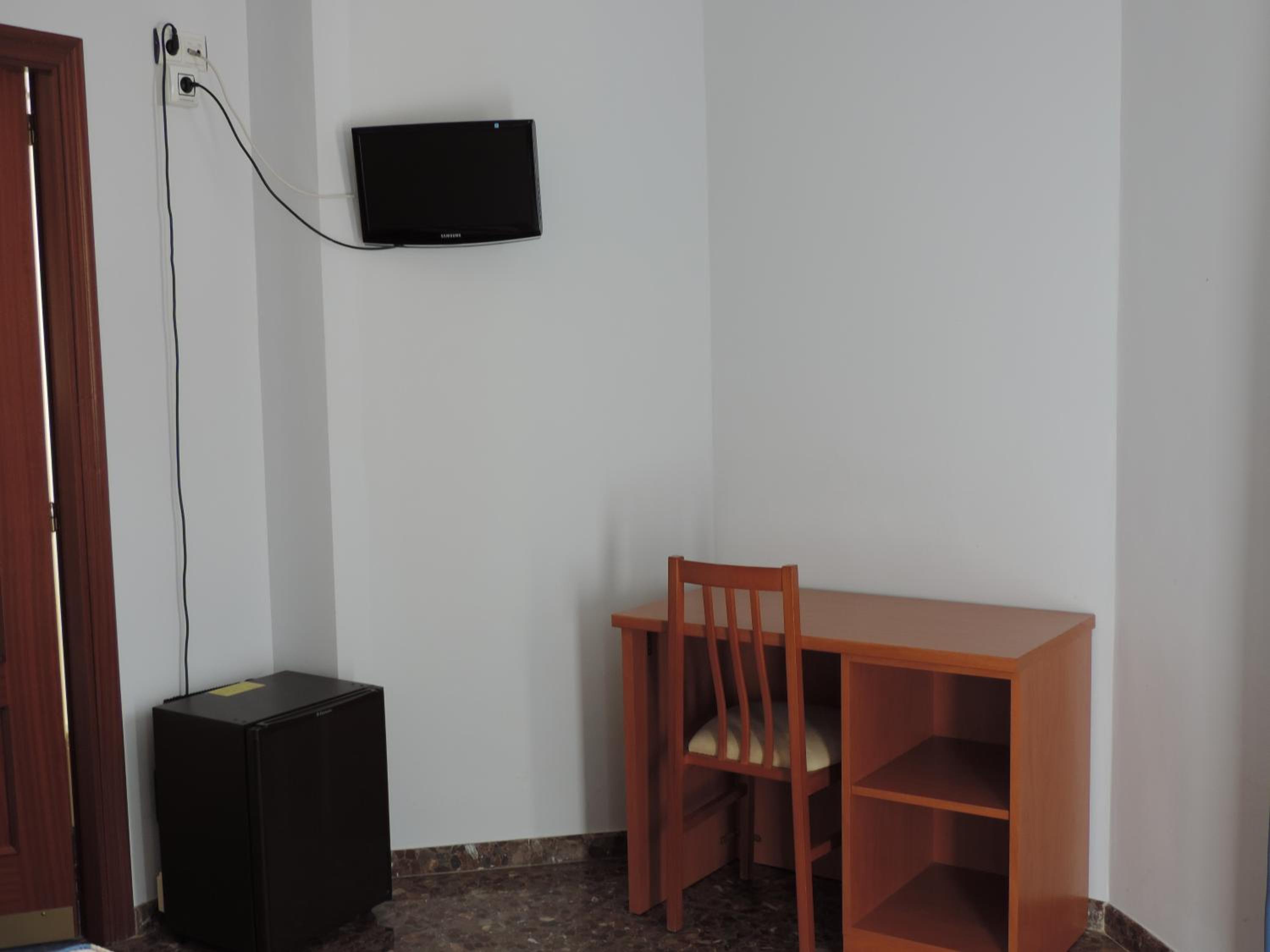 Double or Twin Room - Photo 12
