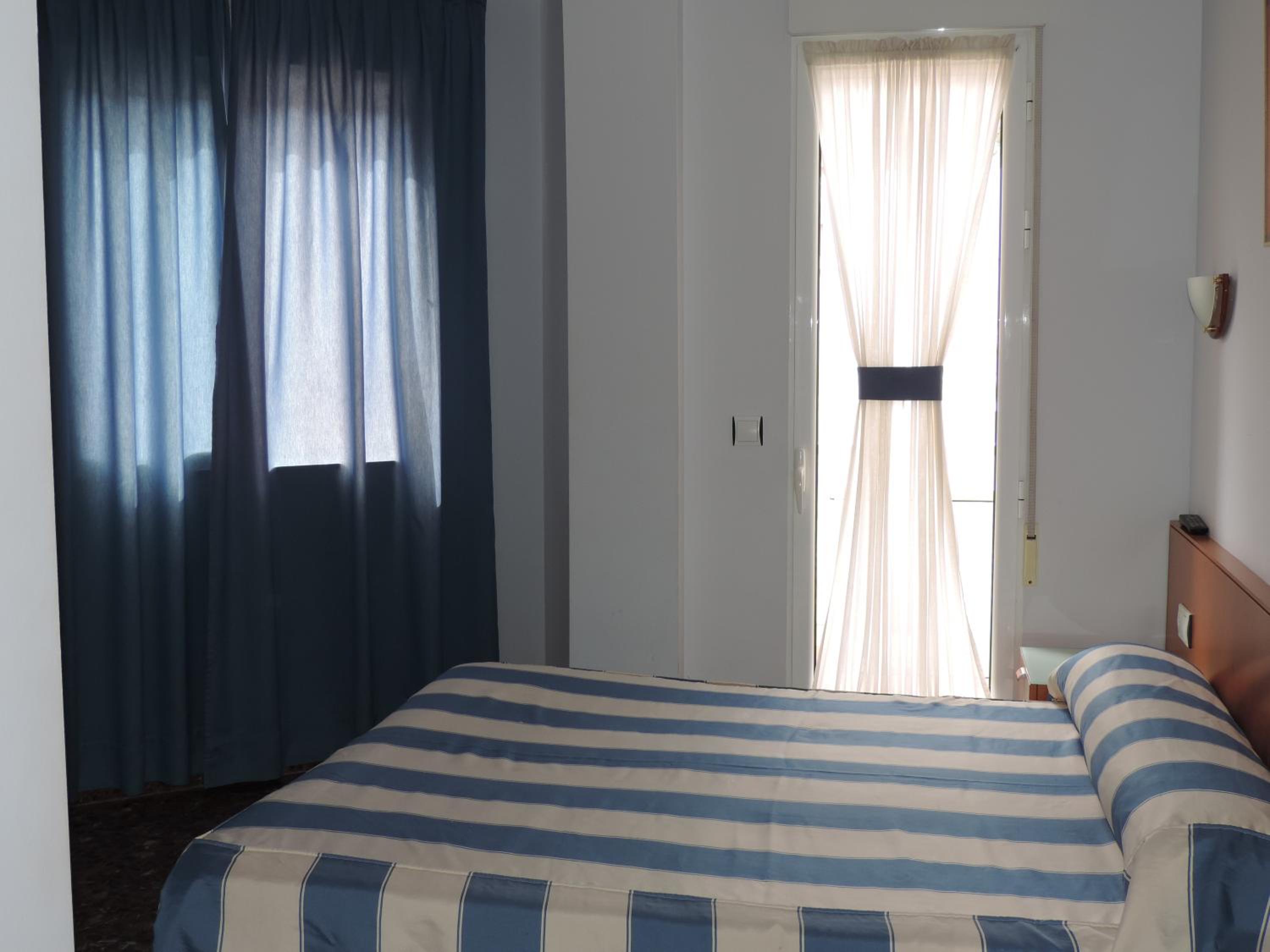 Double or Twin Room - Photo 13