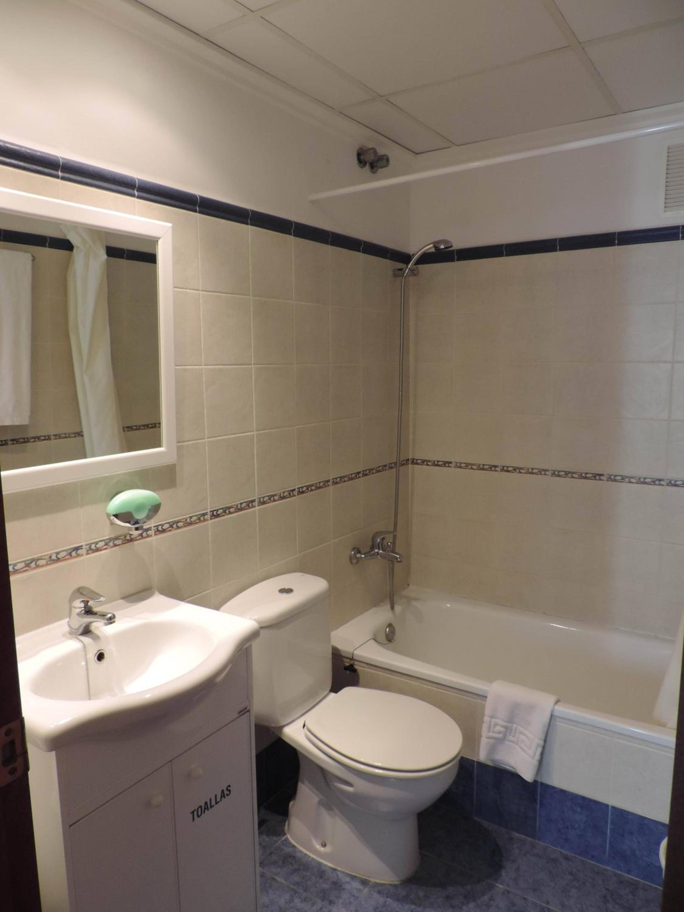 Double or Twin Room - Photo 14