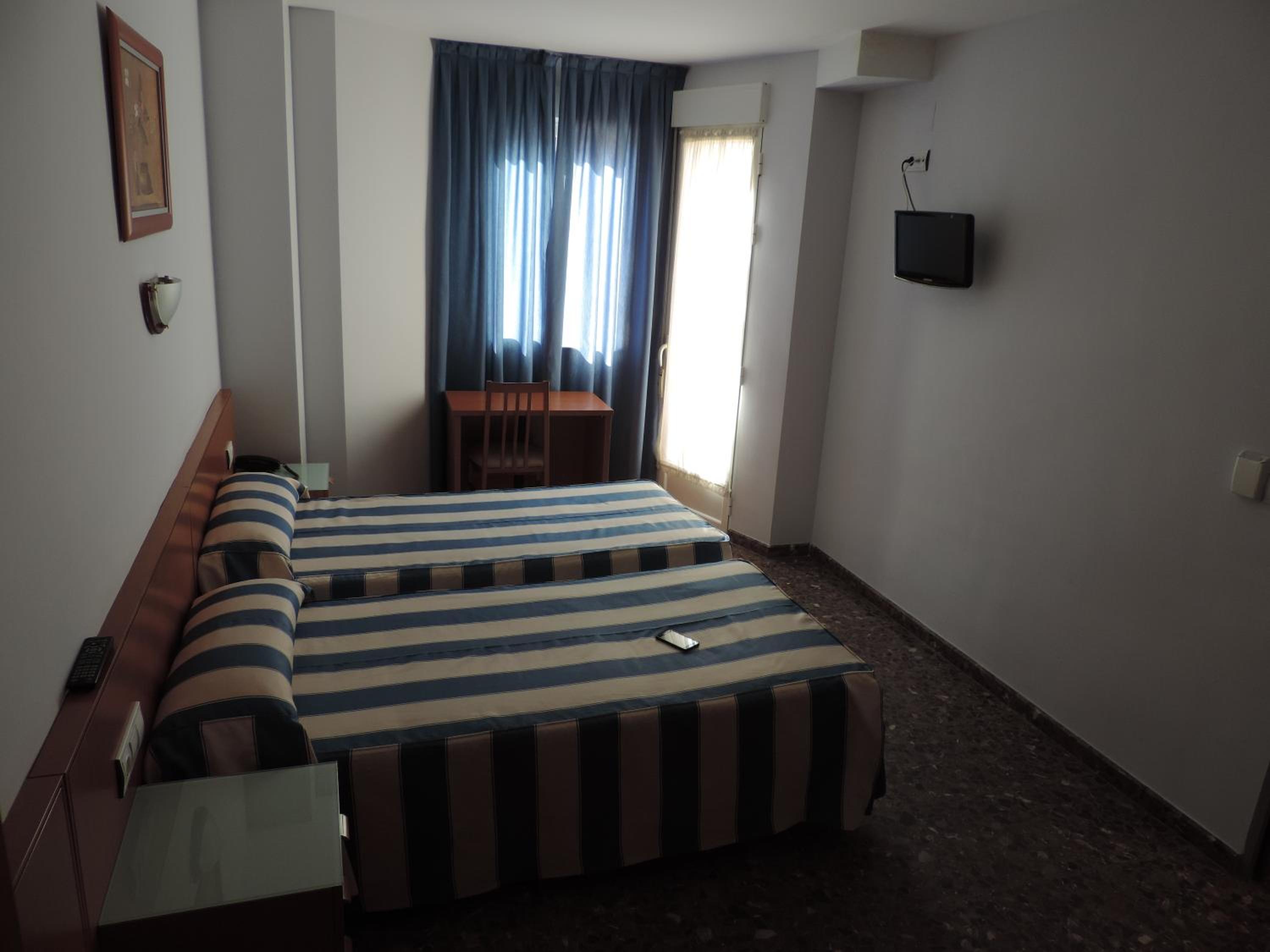 Double or Twin Room - Photo 3