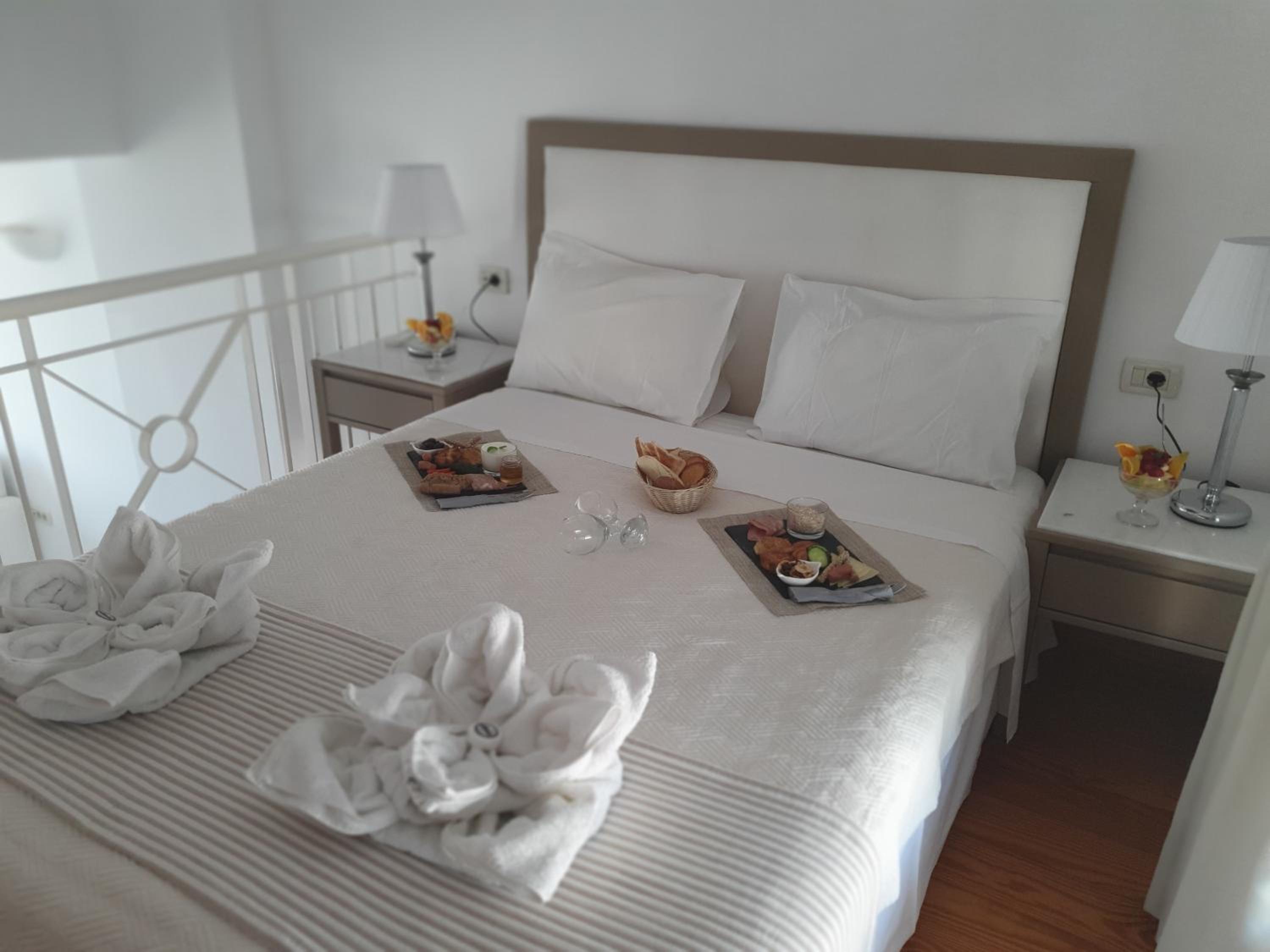 Maisonette with Side Sea View - Photo 15