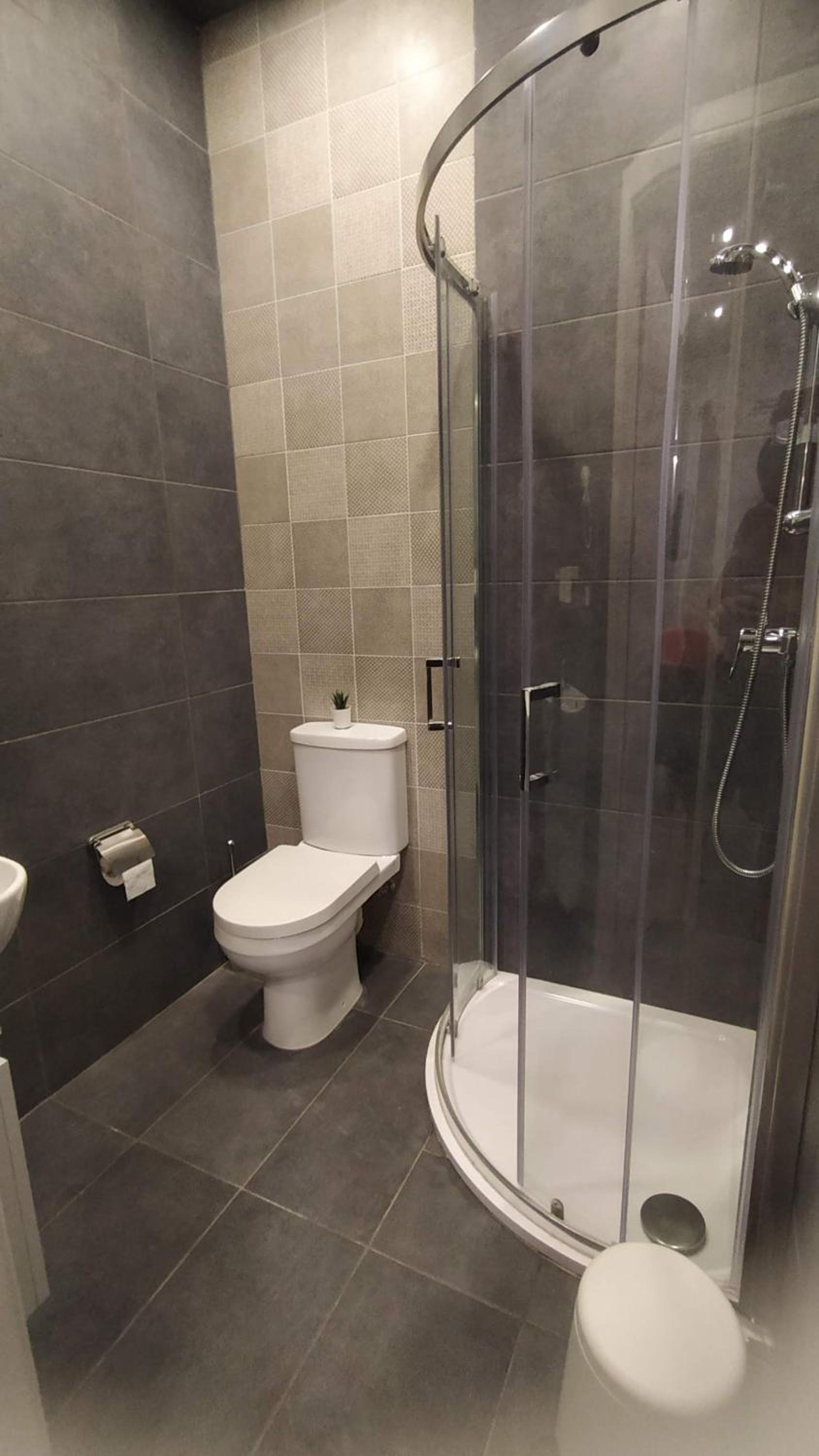 Double Room with Private Bathroom - Photo 9