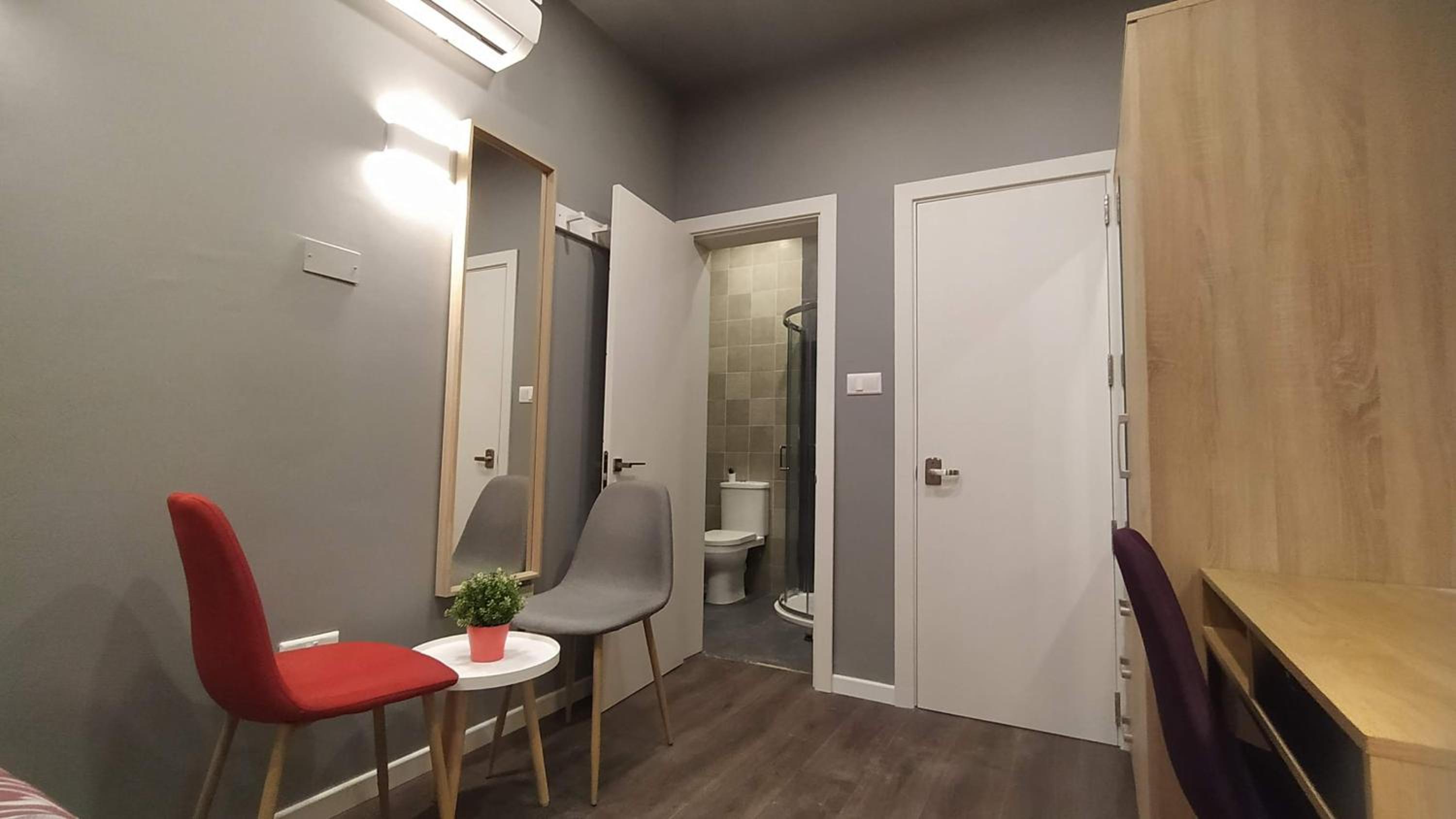Double Room with Private Bathroom - Photo 3