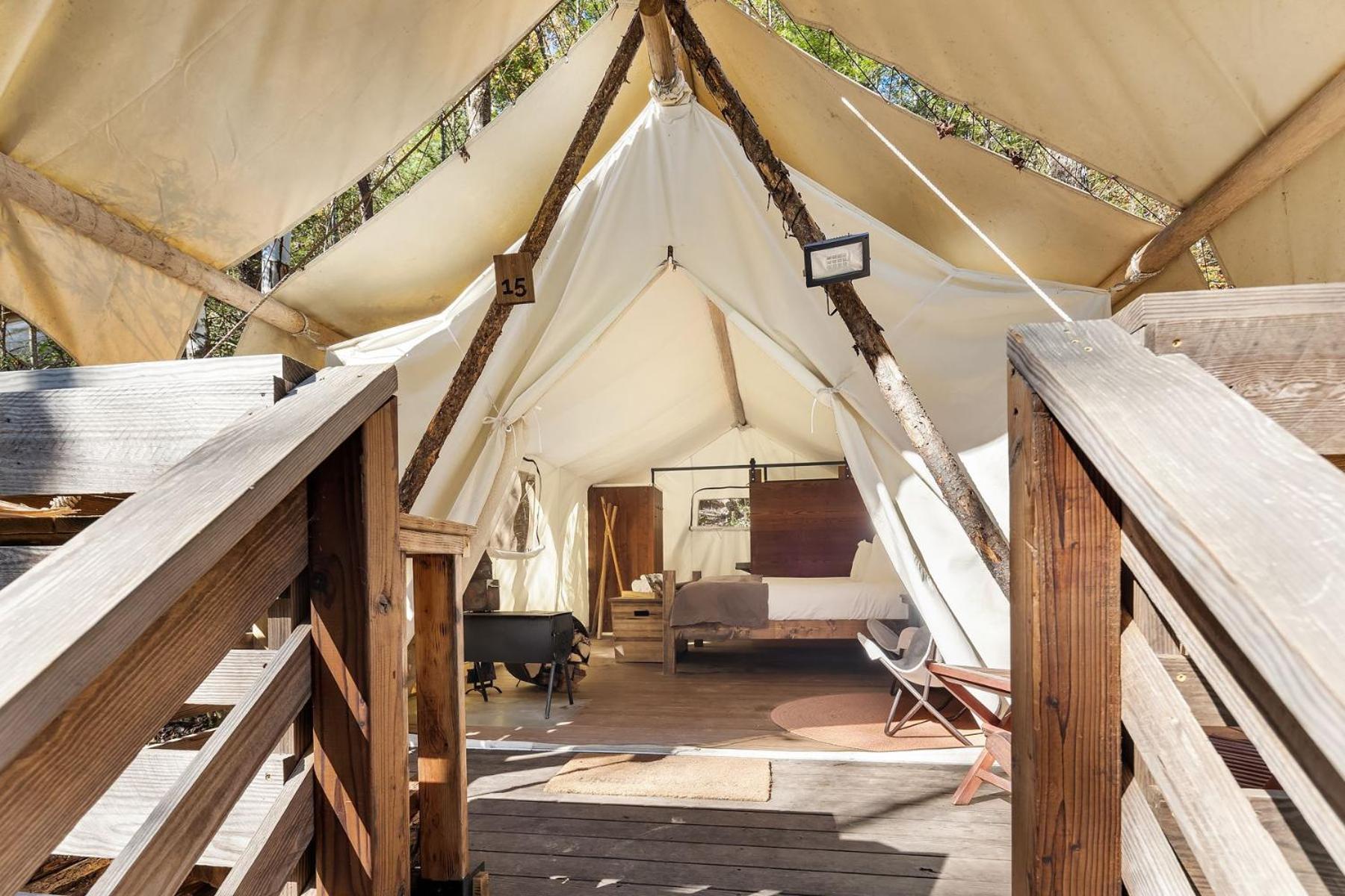 Deluxe Tent with Private Bathroom photo 1