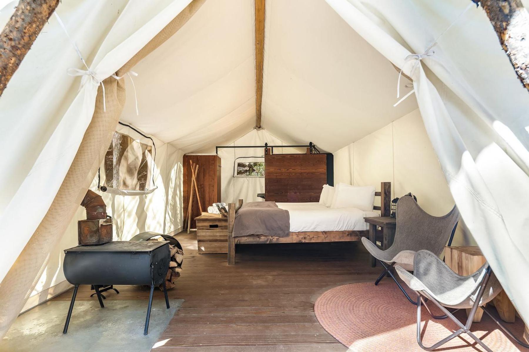 Deluxe Tent with Private Bathroom and Kids Tent photo 2