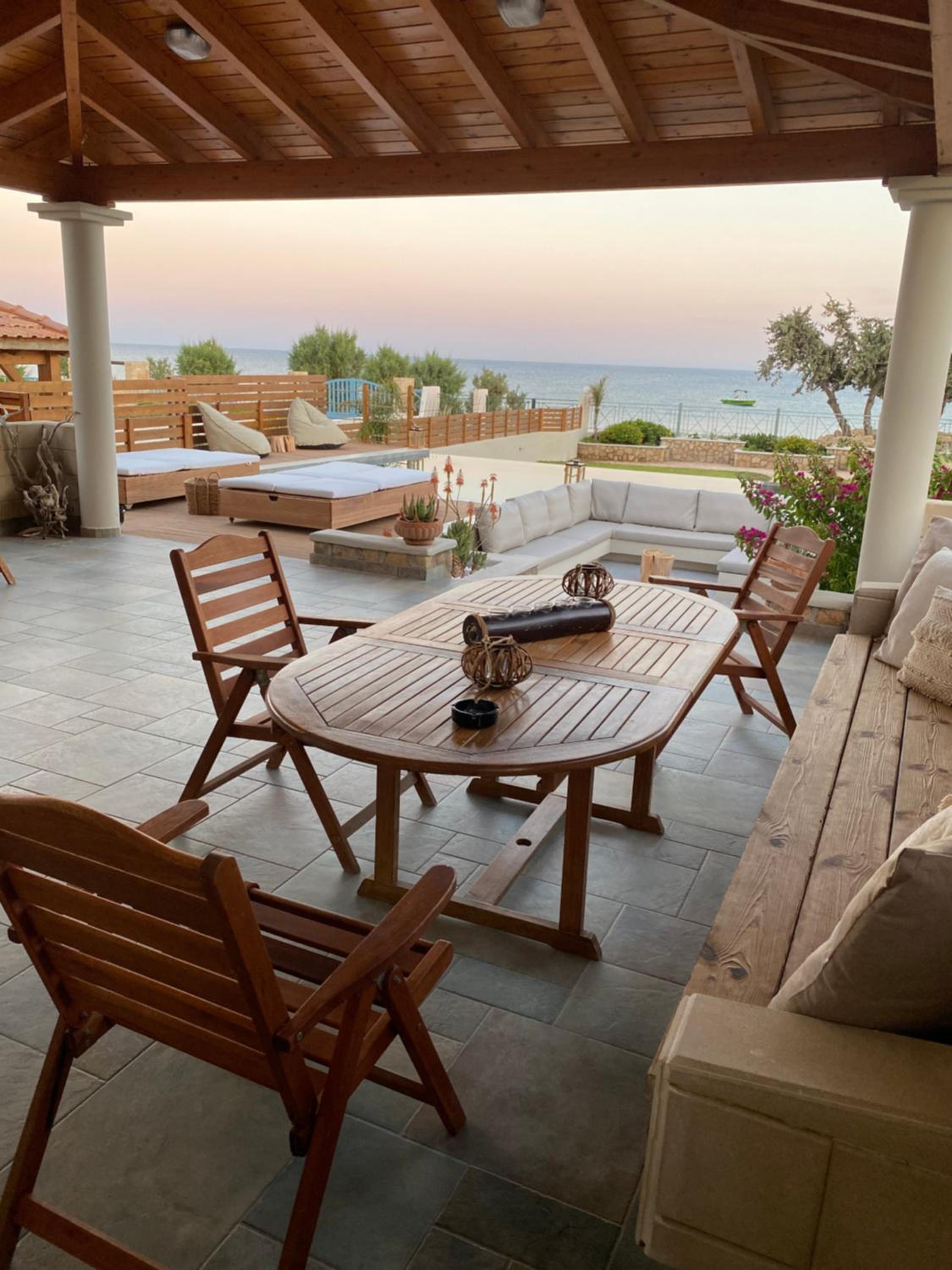 Three-Bedroom Villa photo 3