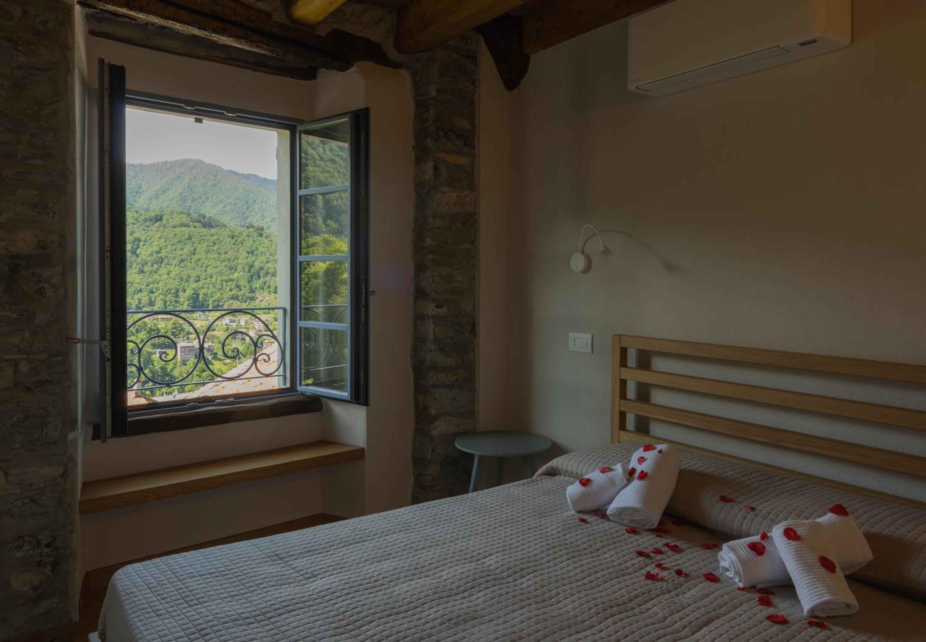 Double Room with Mountain View