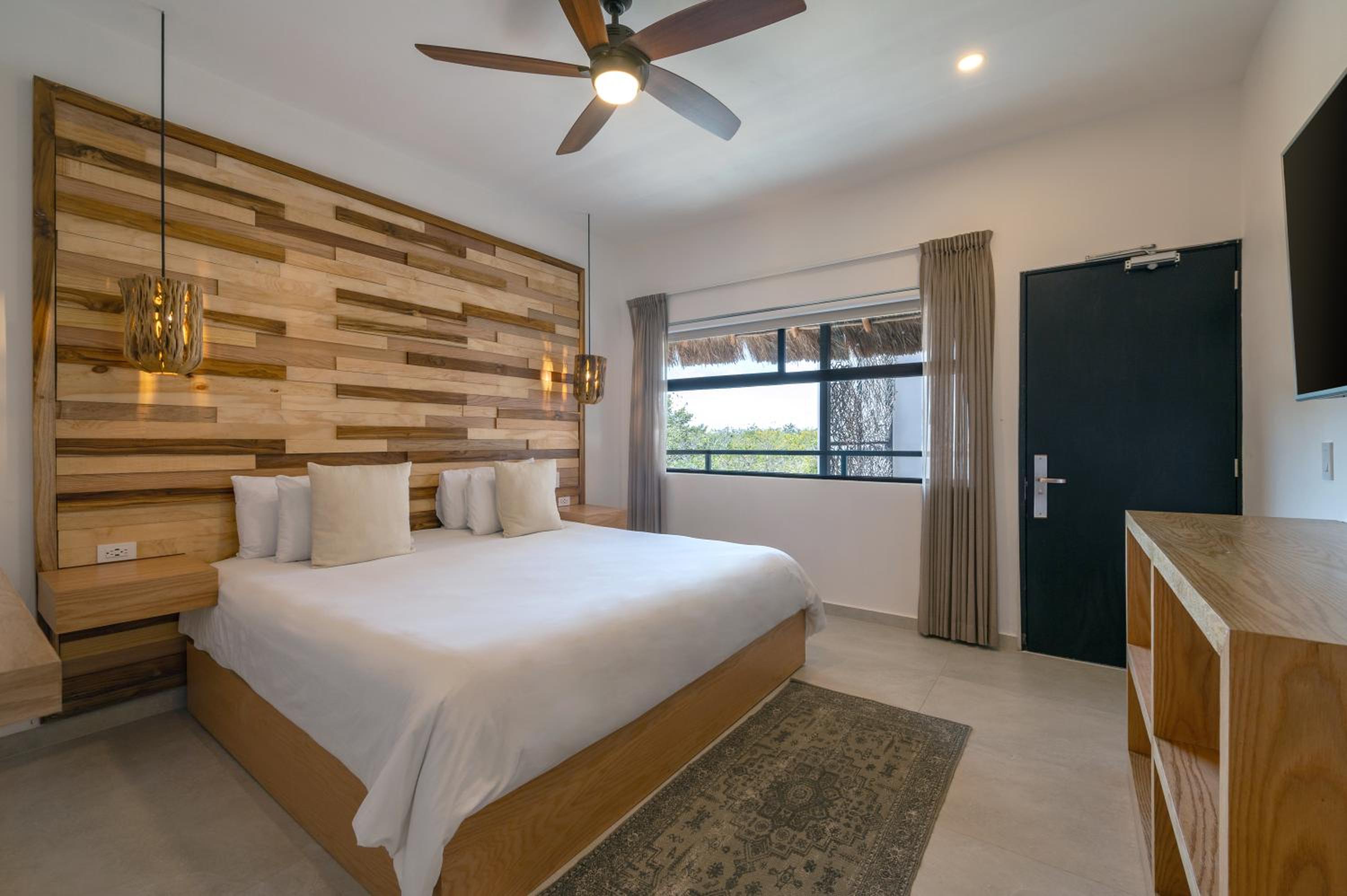 Deluxe Room - Photo 2