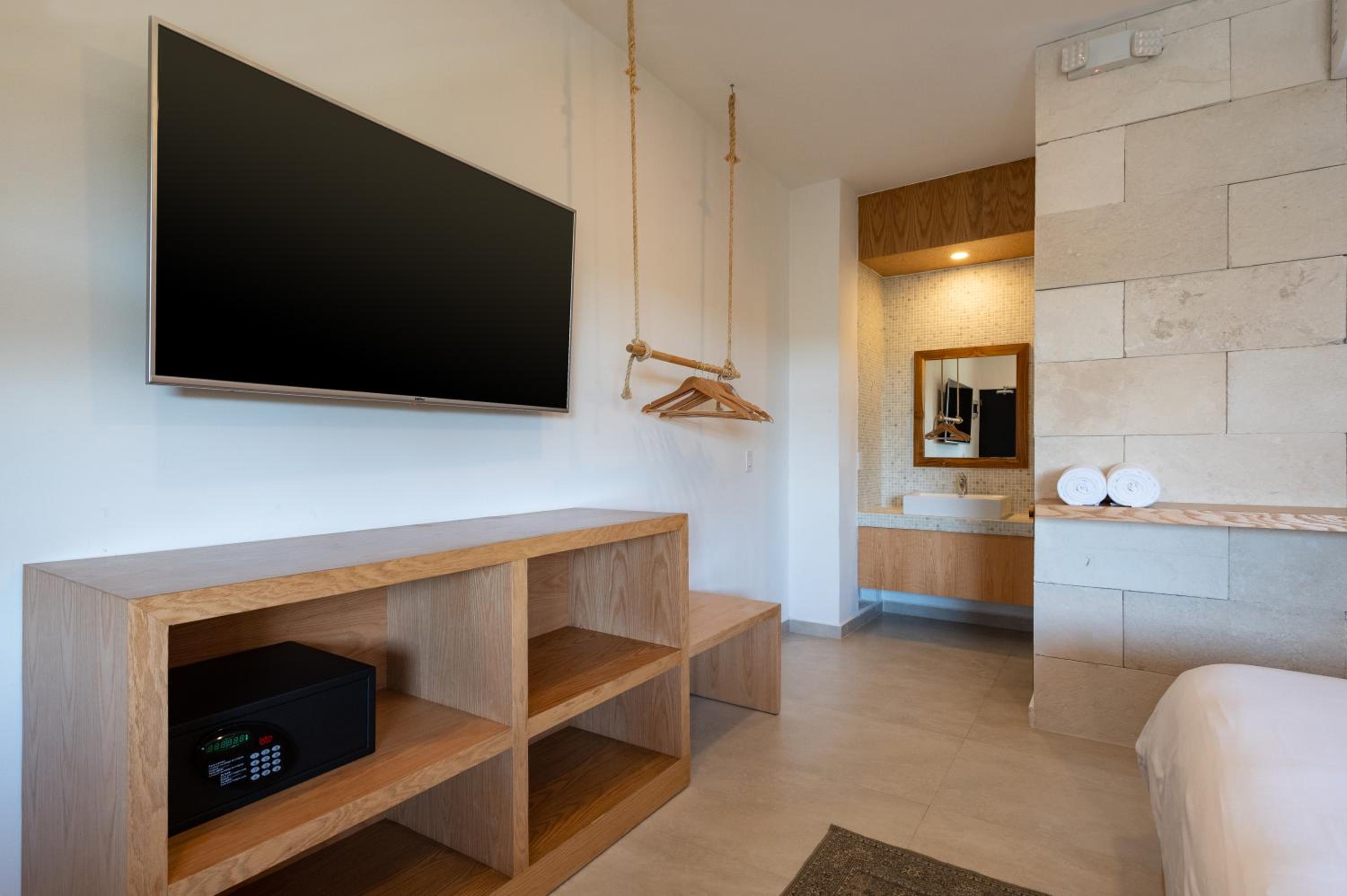 Deluxe Room - Photo 3