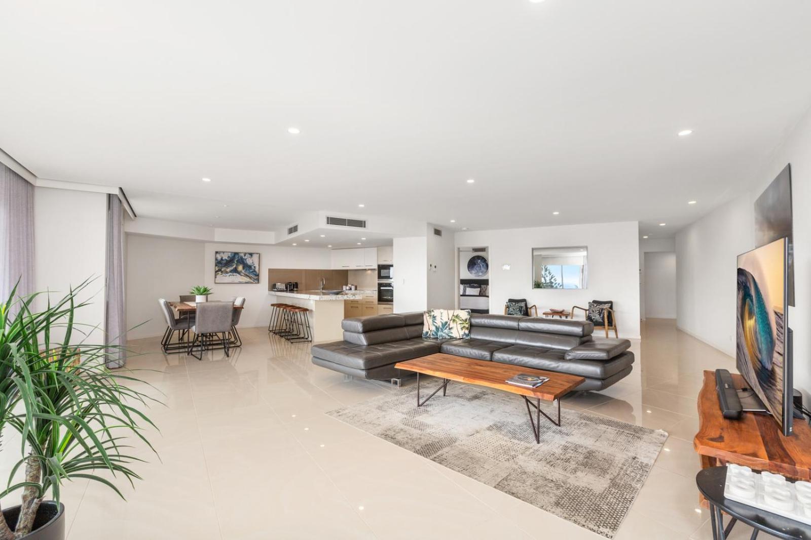 Superior Three-Bedroom Apartment with Ocean View