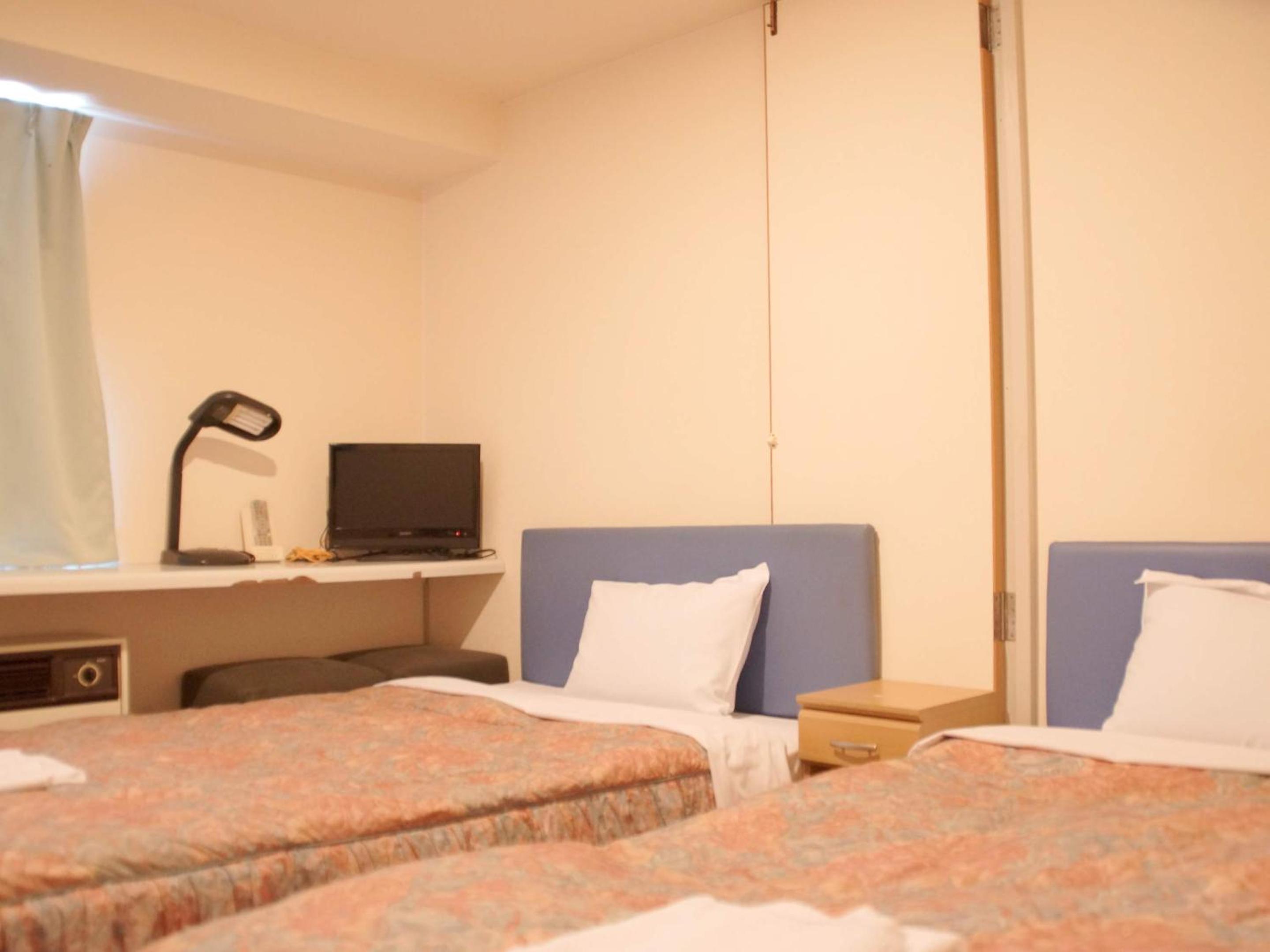 Twin Room - Smoking photo 2