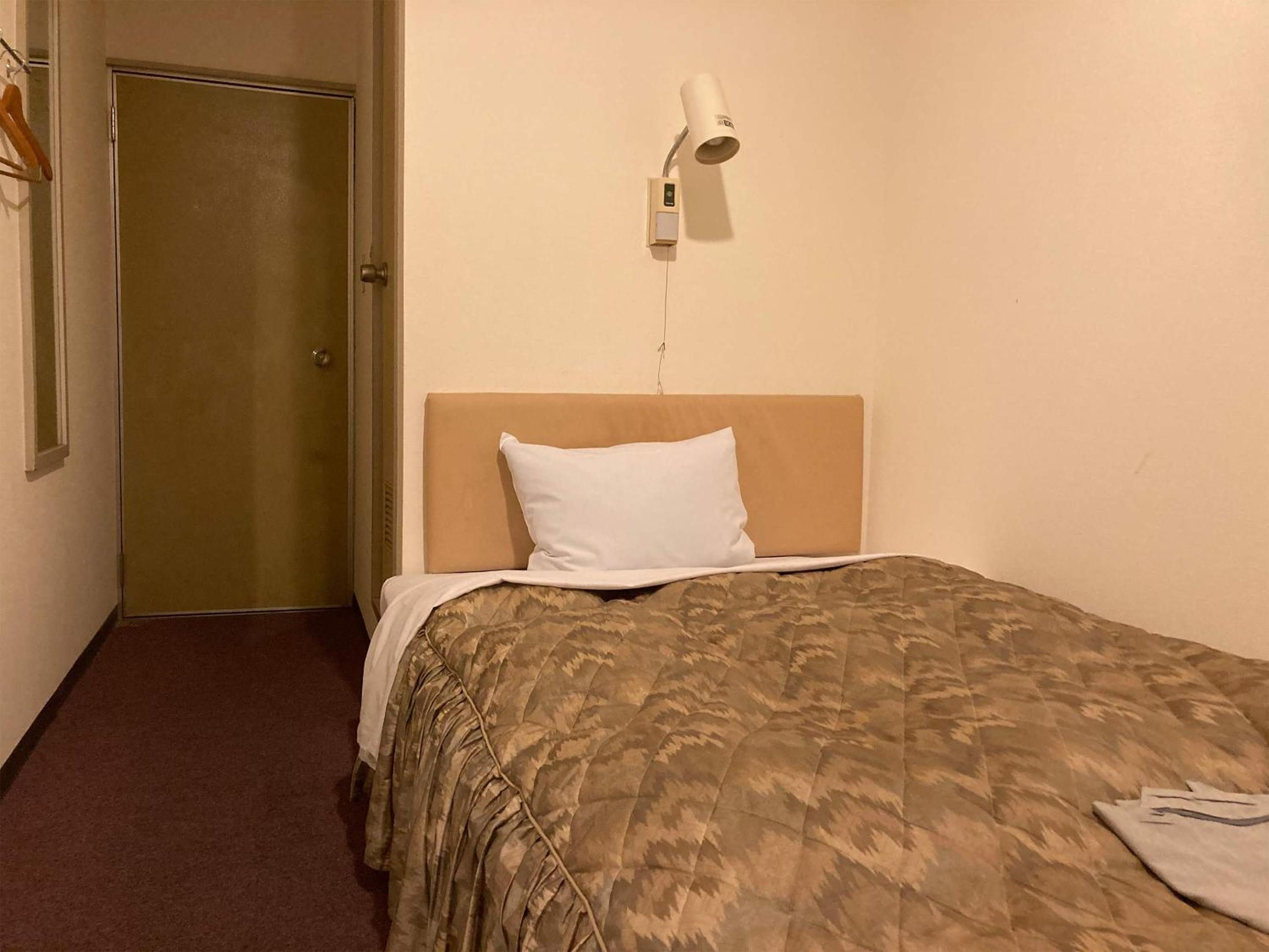 Single Room - Smoking photo 1