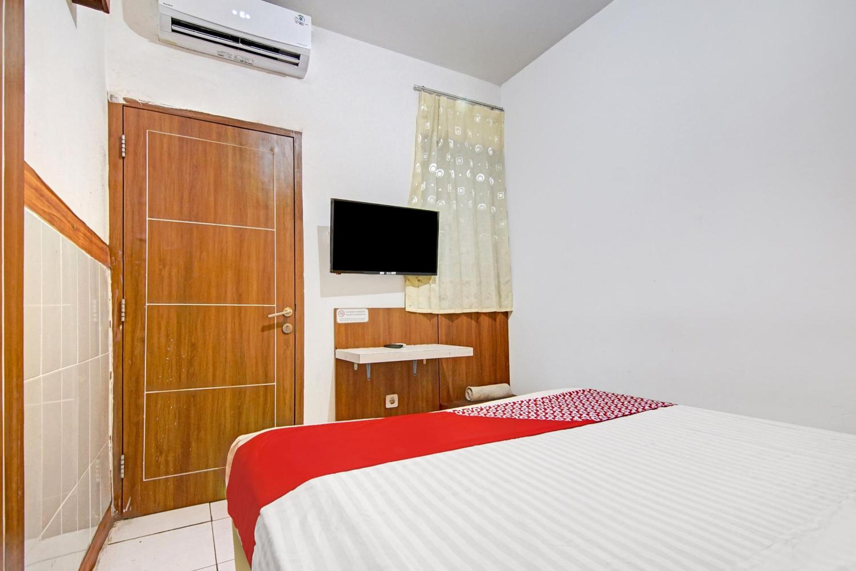 Standard Double Room - Photo 11