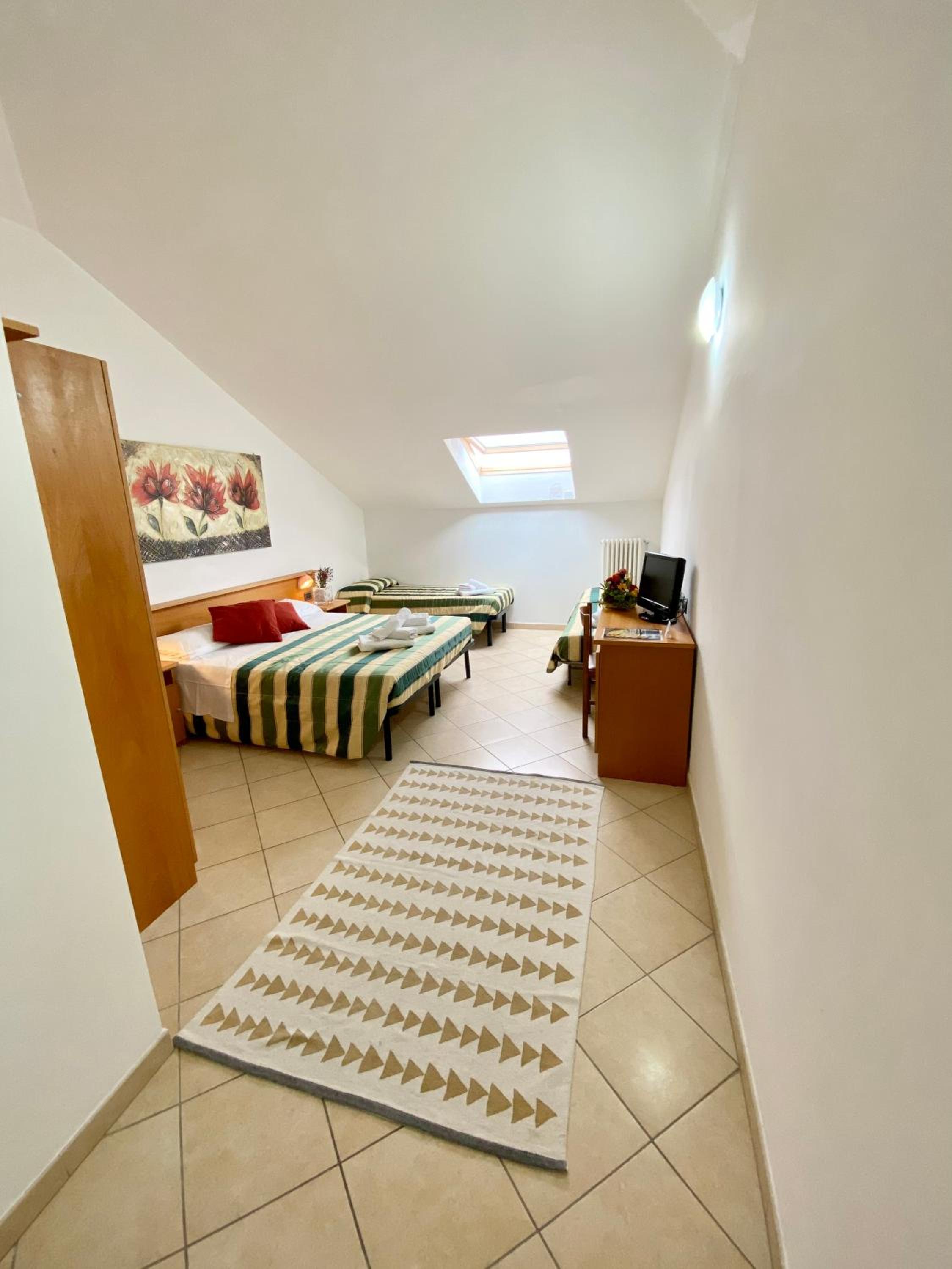 Deluxe Triple Room - Photo 1