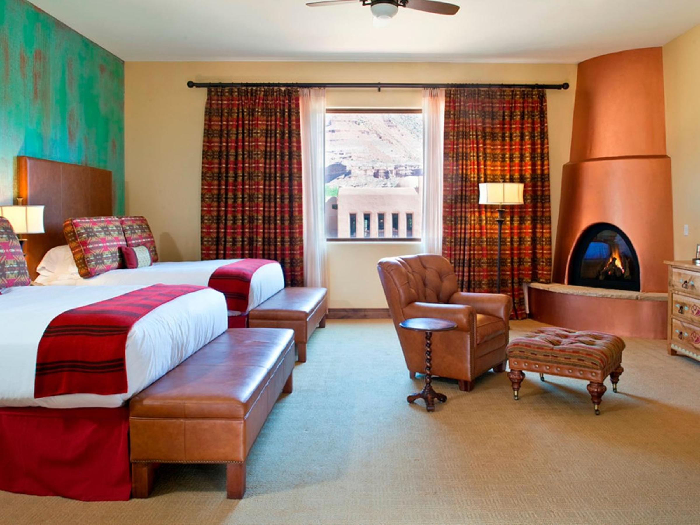 Superior Queen Room with Two Queen Beds photo 2
