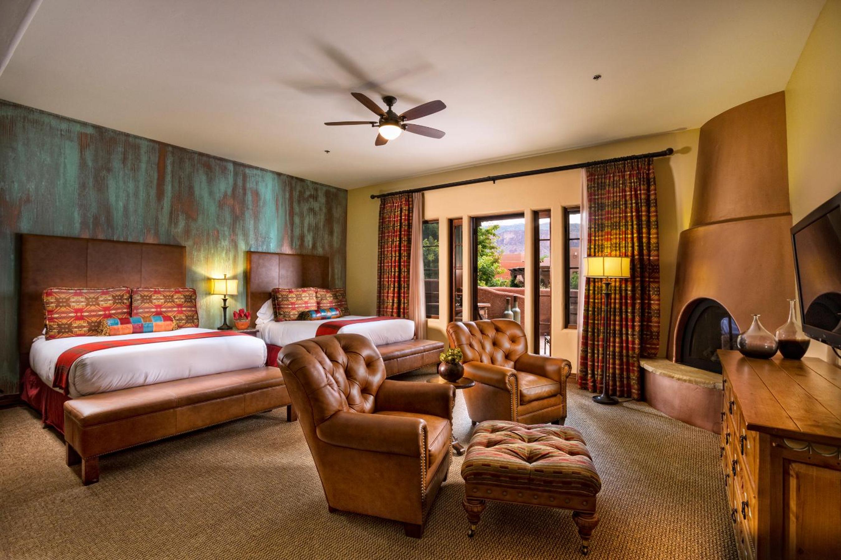 Superior Queen Room with Two Queen Beds photo 1