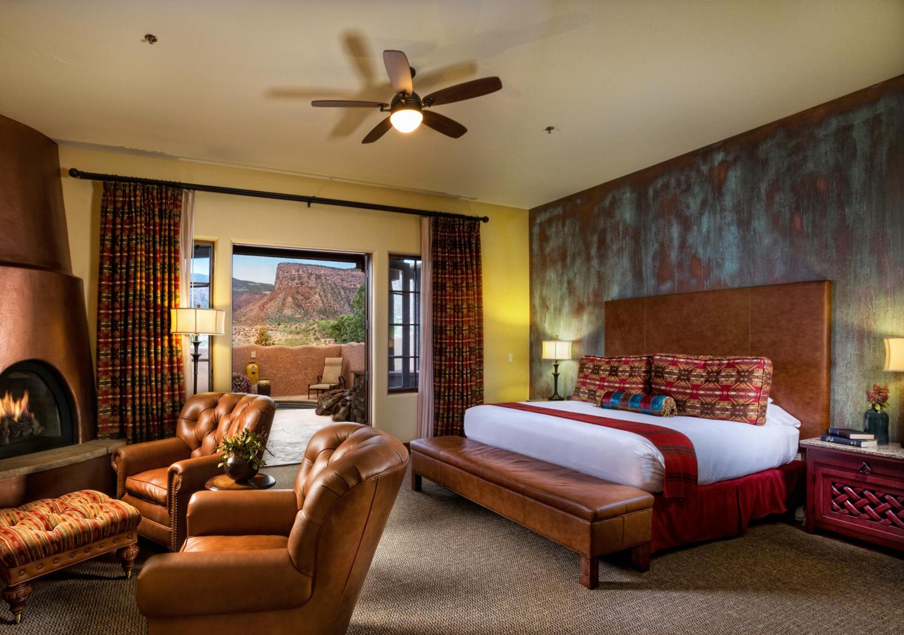 Premium King Suite photo 3