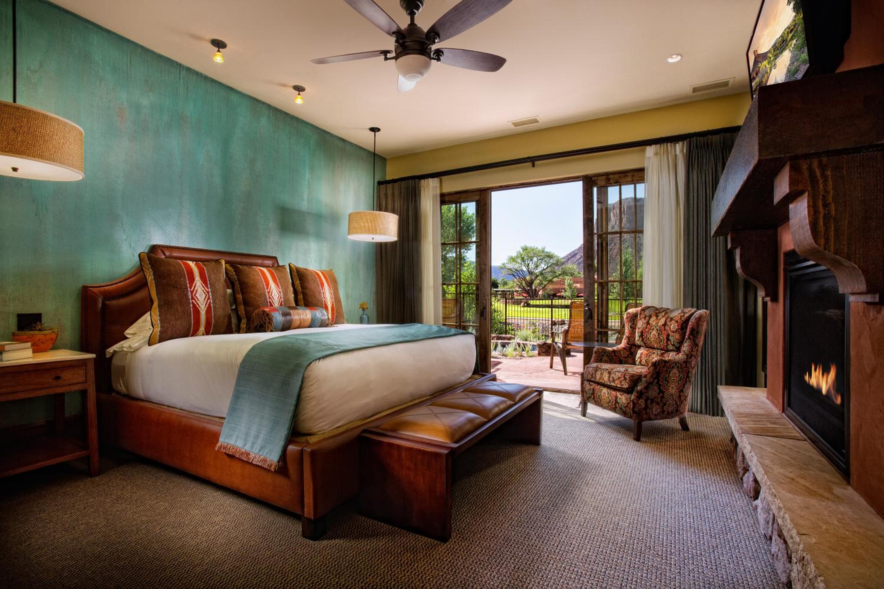Premium Queen Room with Two Queen Beds photo 3