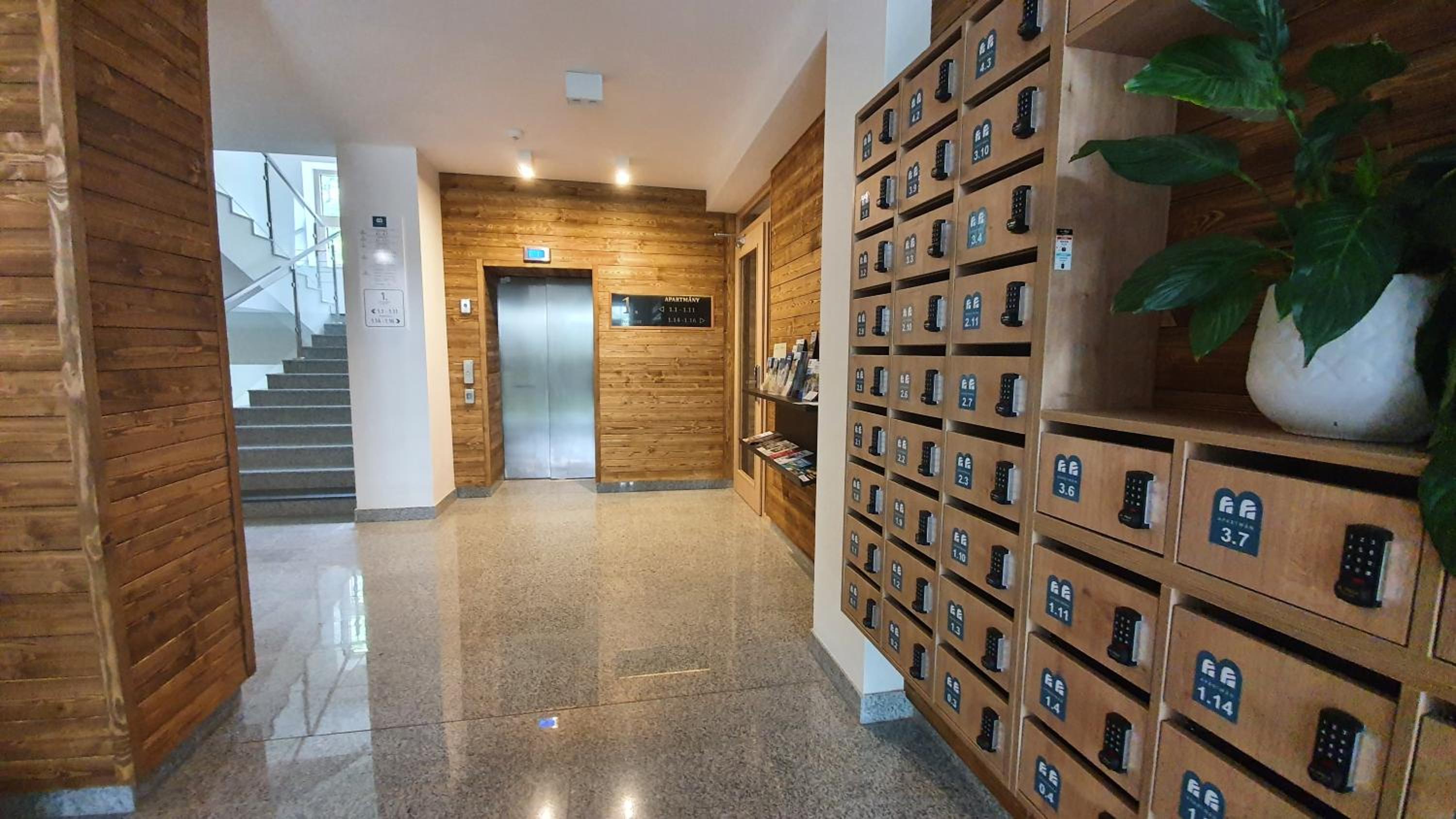Studio Apartment - Photo 40